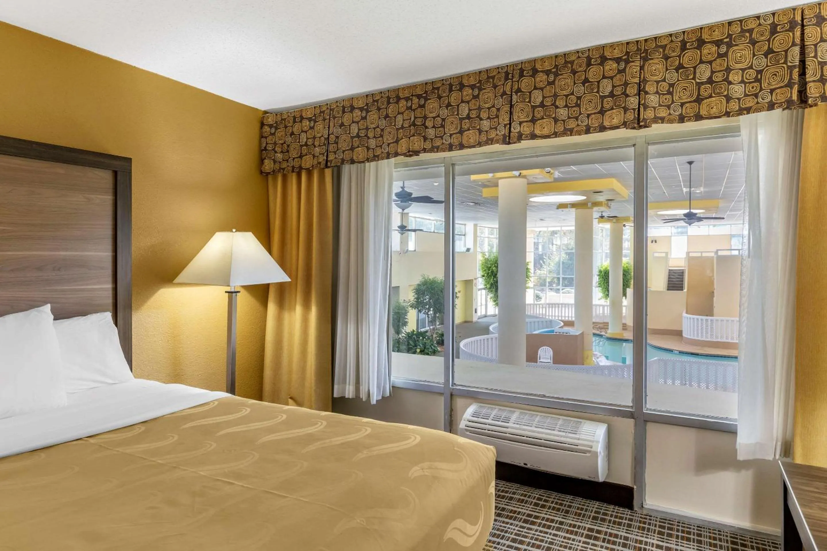 Photo of the whole room, Bed in Quality Inn & Suites - Greensboro-High Point