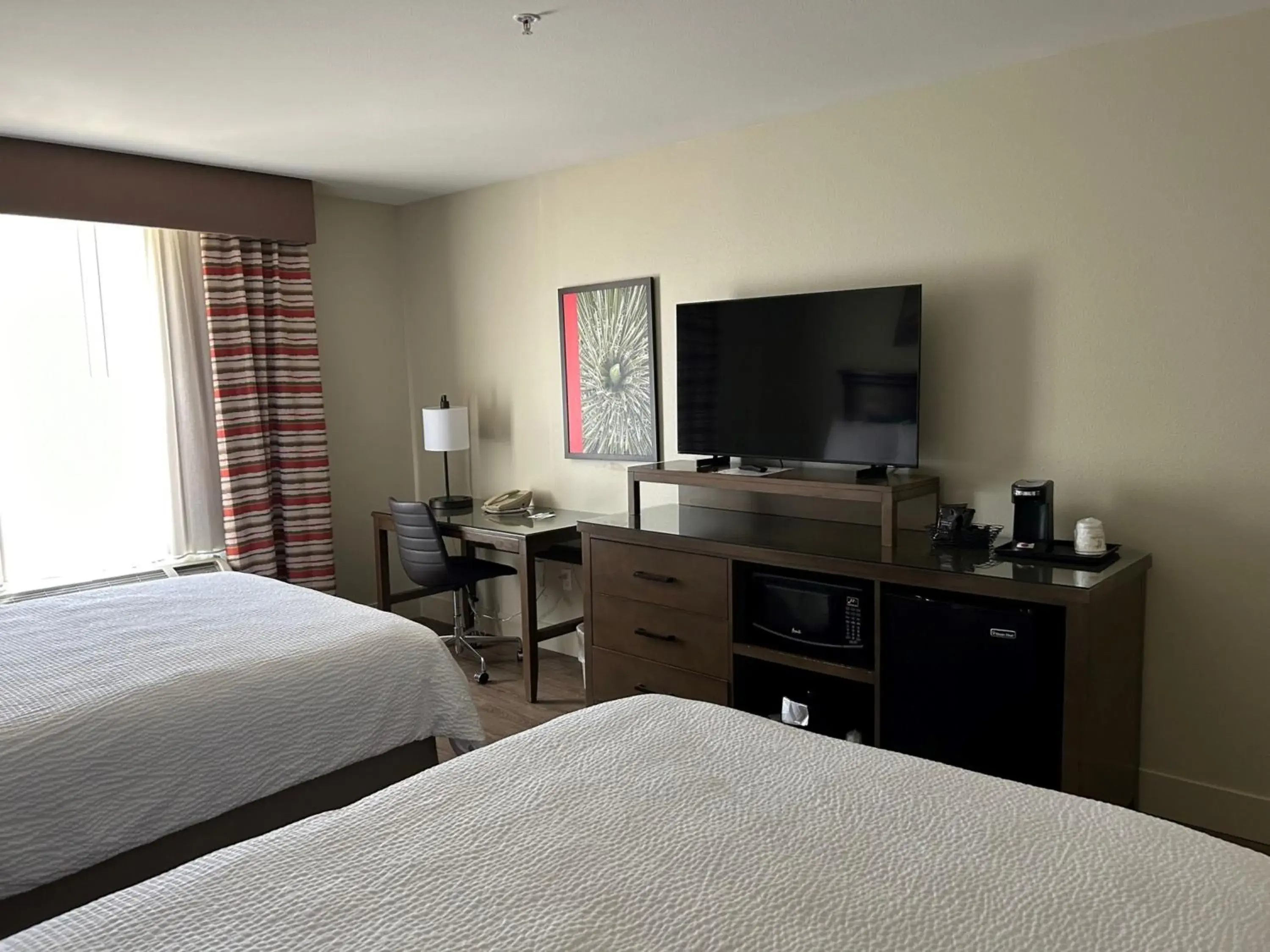 Standard Queen Room with Two Queen Beds - Communications Accessible in Holiday Inn & Suites - Barstow by IHG Standard Queen Room with Two Queen Beds - Communications Accessible in Holiday Inn & Suites - Barstow by IHG