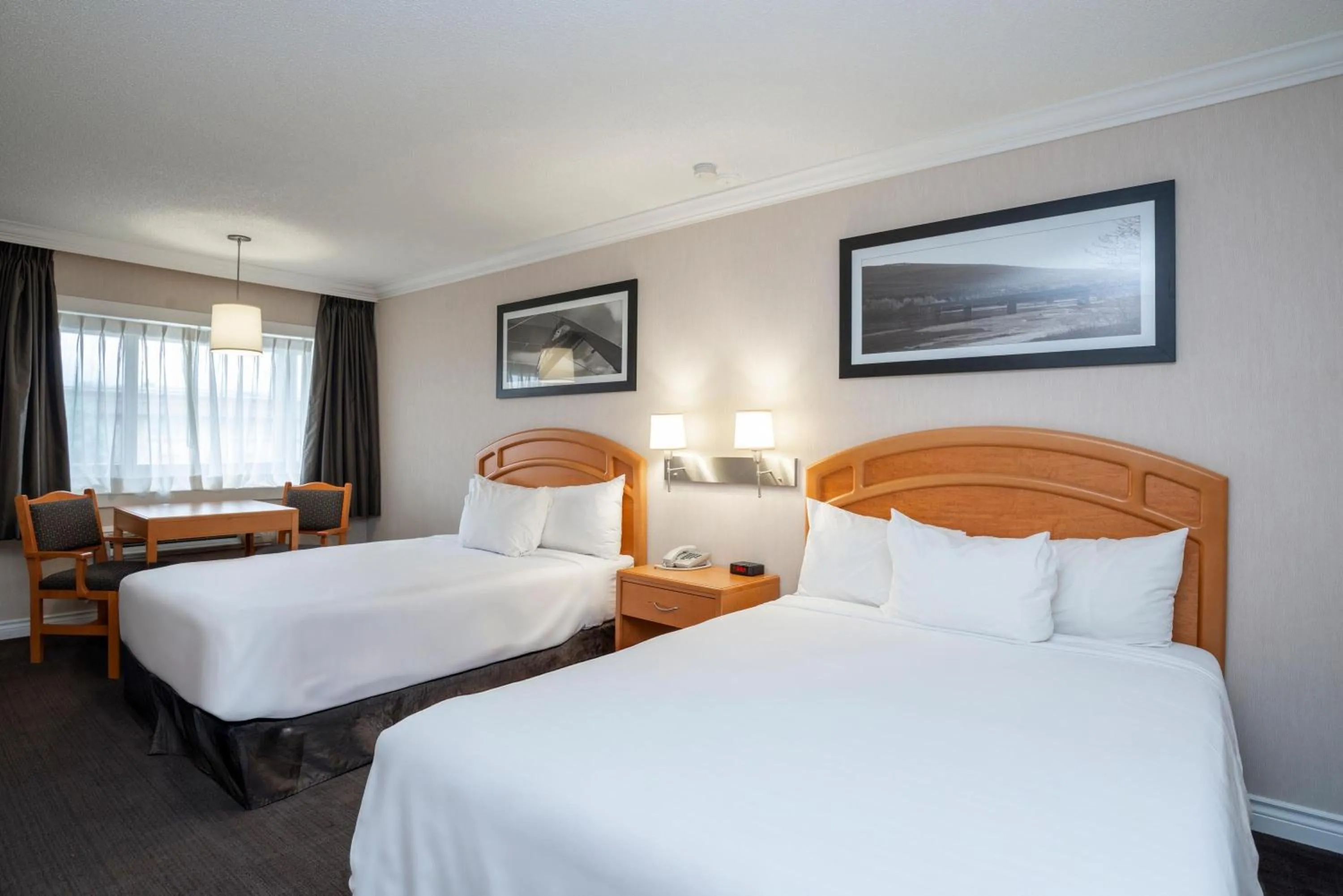 Photo of the whole room, Bed in Sandman Hotel Revelstoke