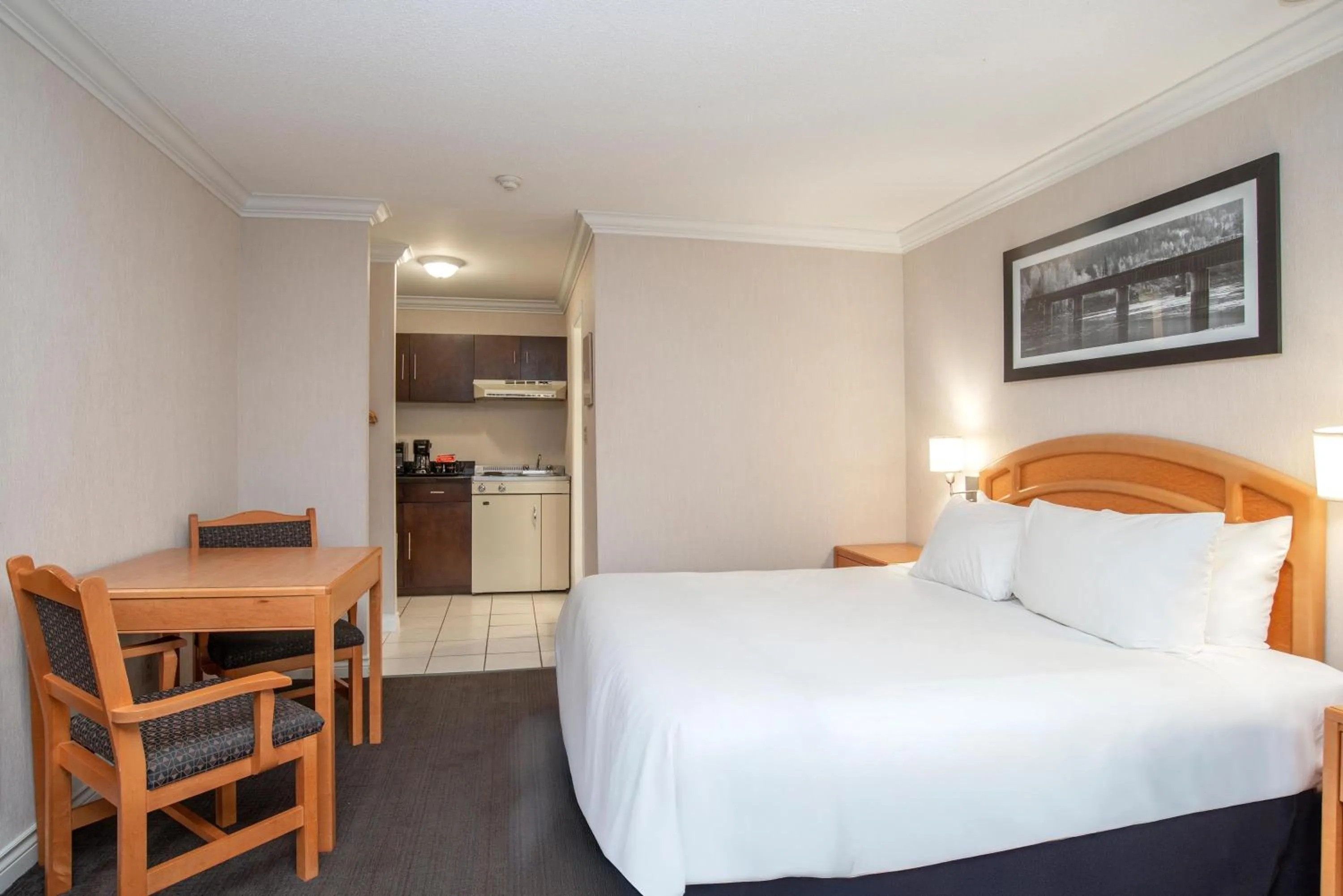 Photo of the whole room, Bed in Sandman Hotel Revelstoke