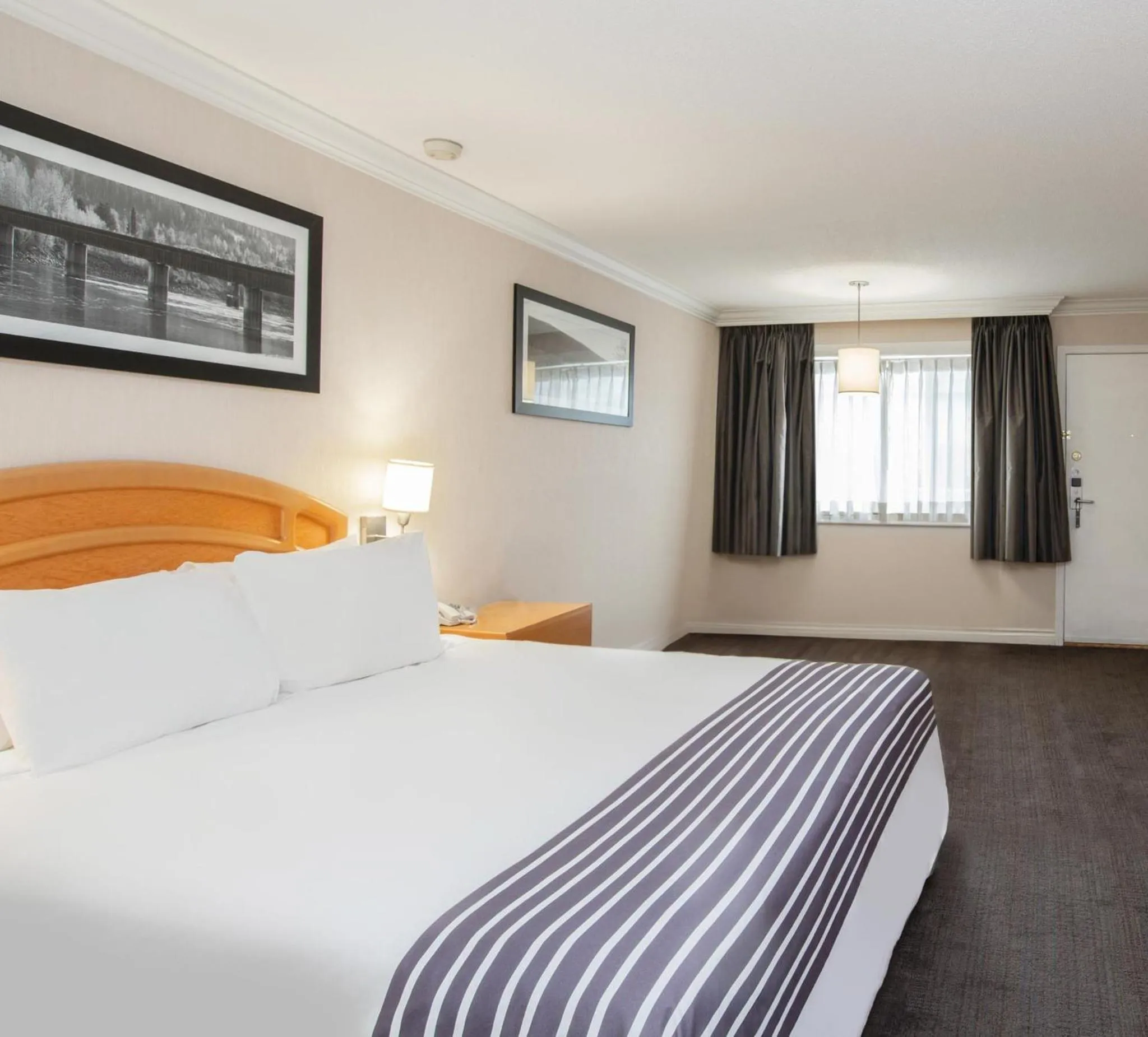 Photo of the whole room, Bed in Sandman Hotel Revelstoke