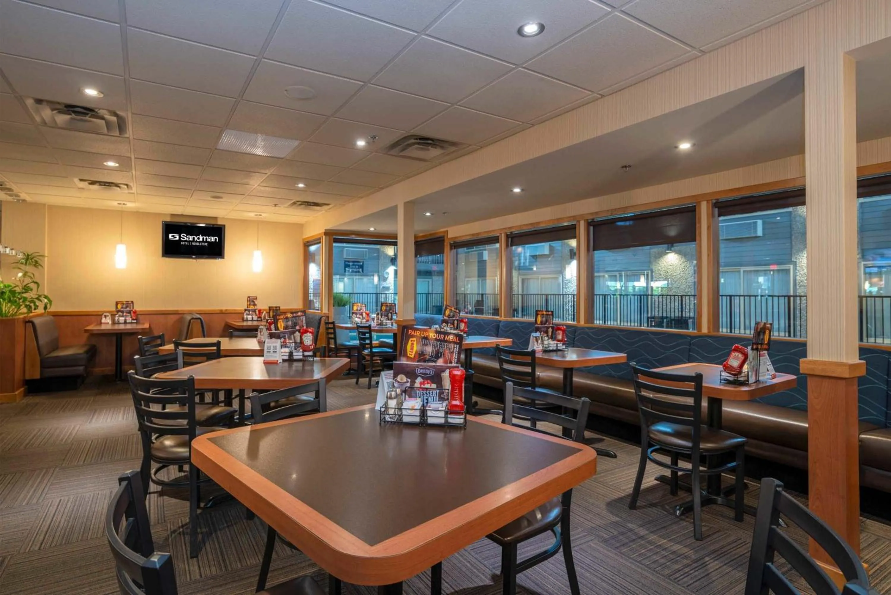 Restaurant/places to eat in Sandman Hotel Revelstoke