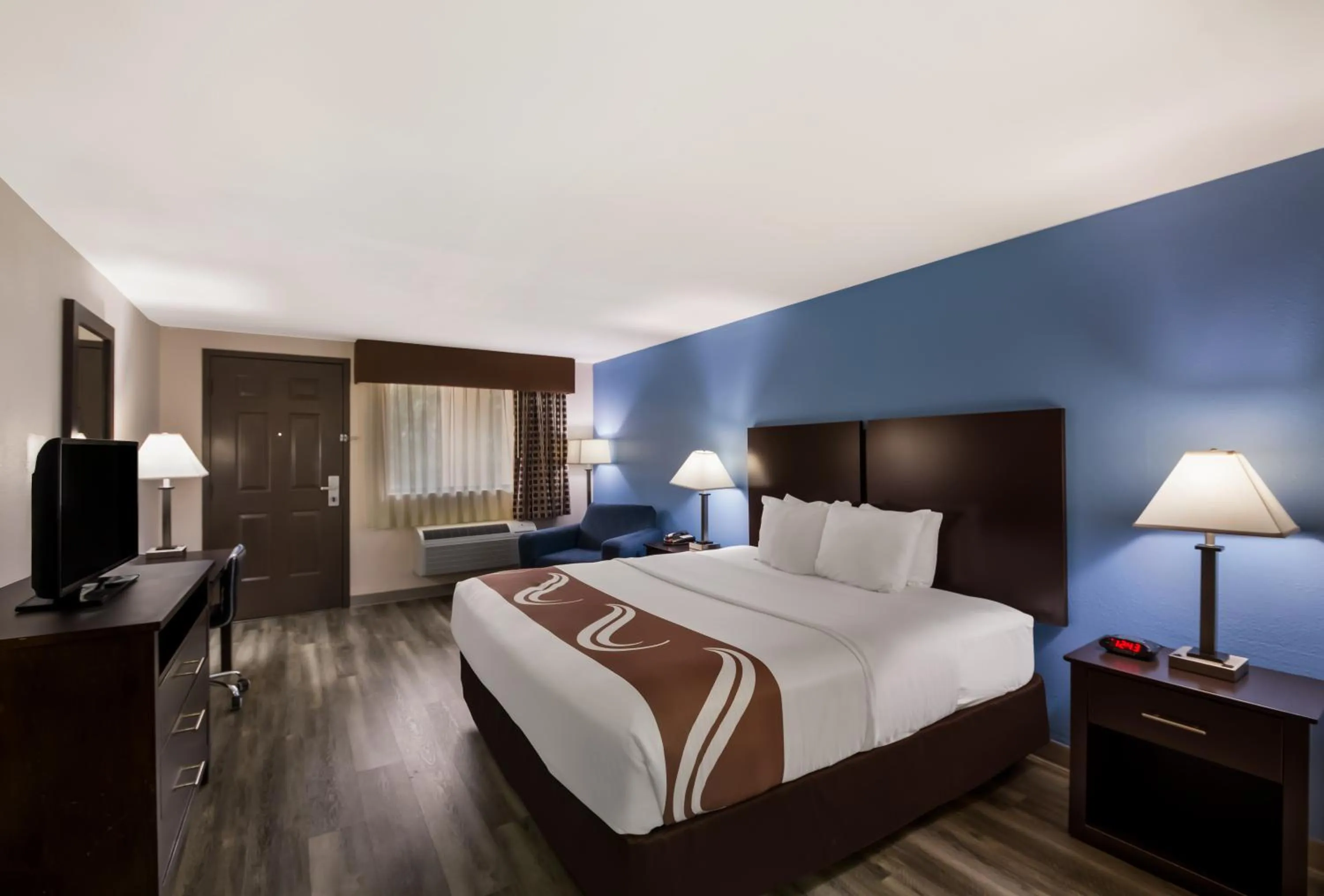 Bedroom, Bed in Quality Inn & Suites Round Rock