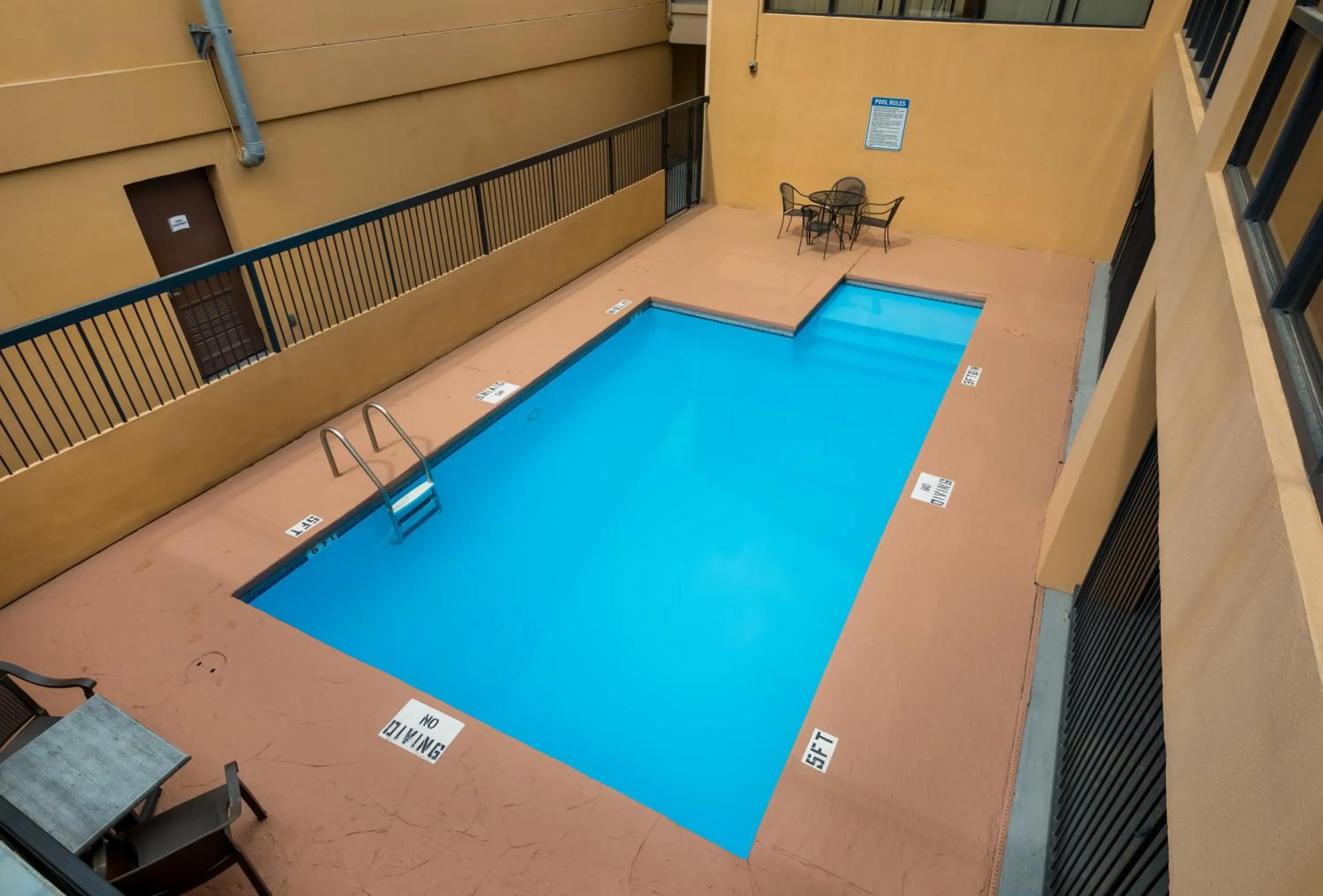 Swimming pool in Quality Inn & Suites Round Rock