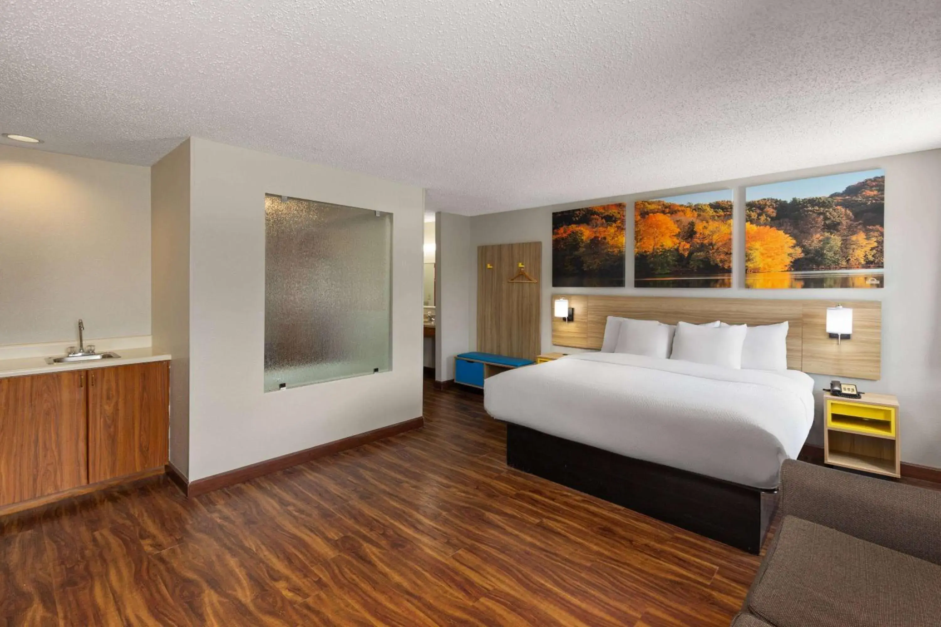 King Studio Suite - Non-Smoking in Days Inn by Wyndham Glasgow King Studio Suite - Non-Smoking in Days Inn by Wyndham Glasgow