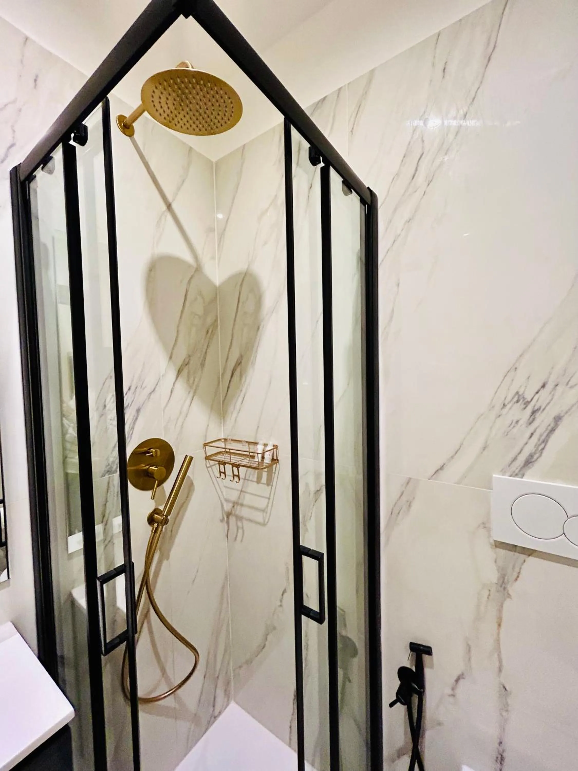 Shower in ImeraRooms