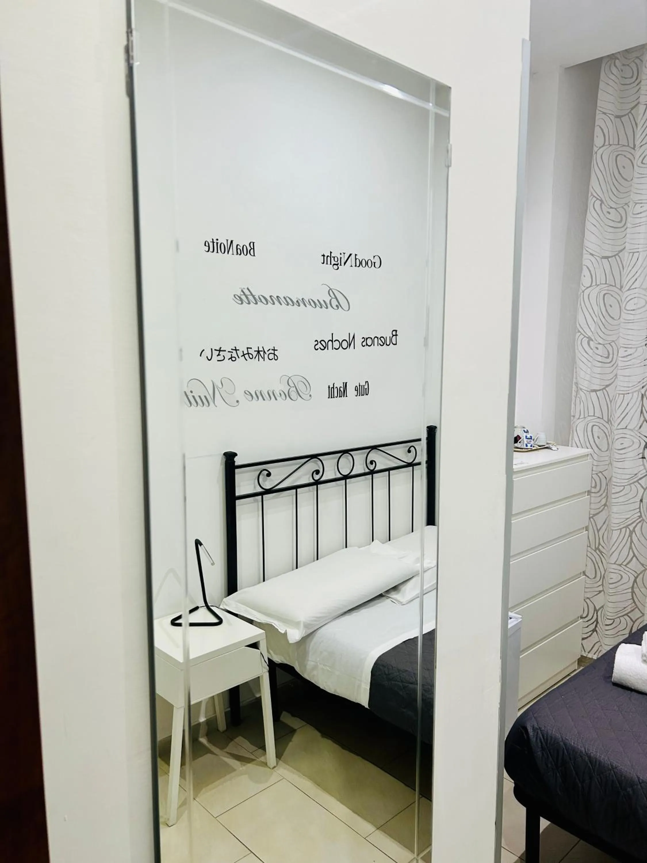 Bedroom, Bed in ImeraRooms