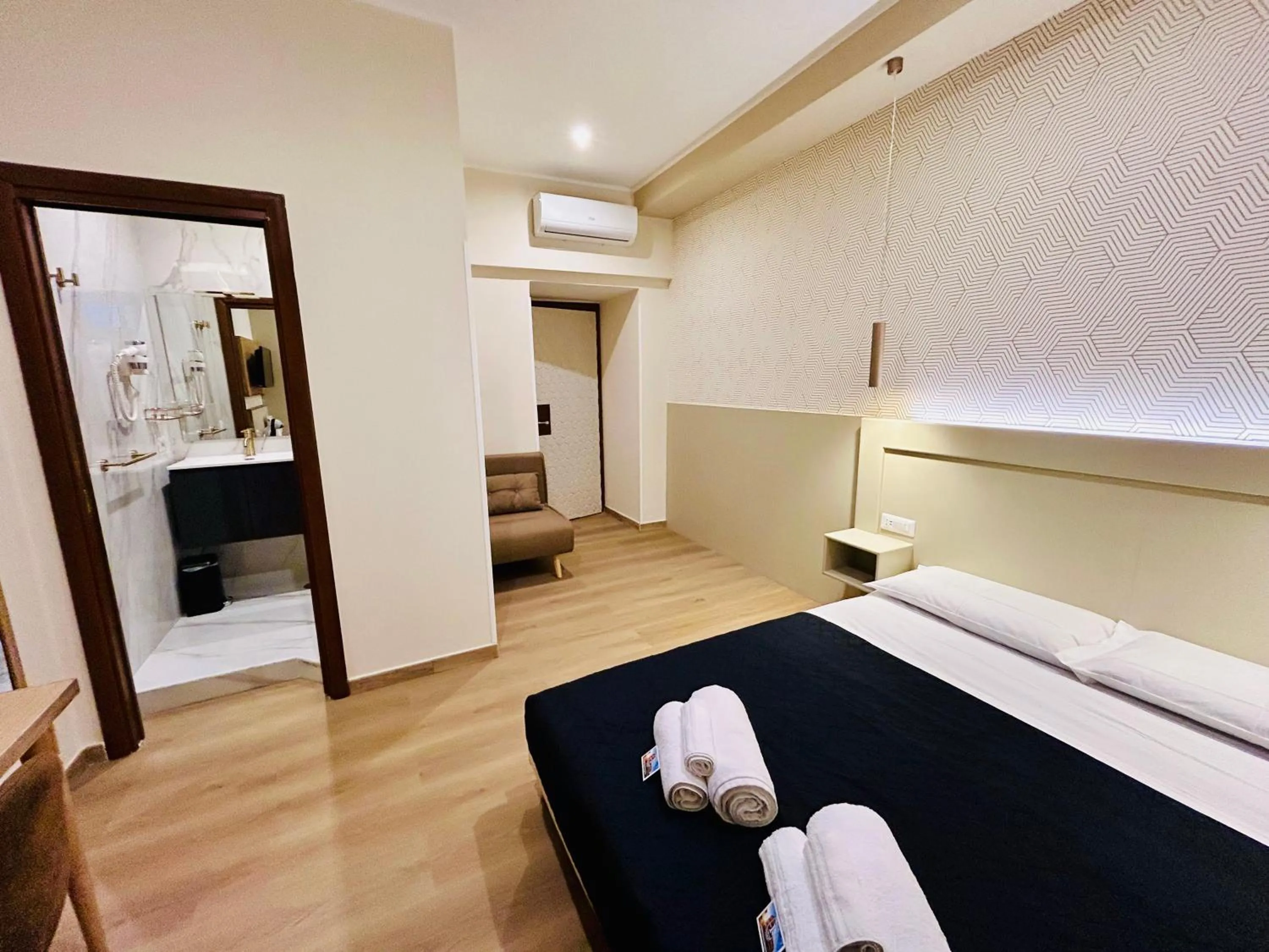 Bedroom, Bed in ImeraRooms