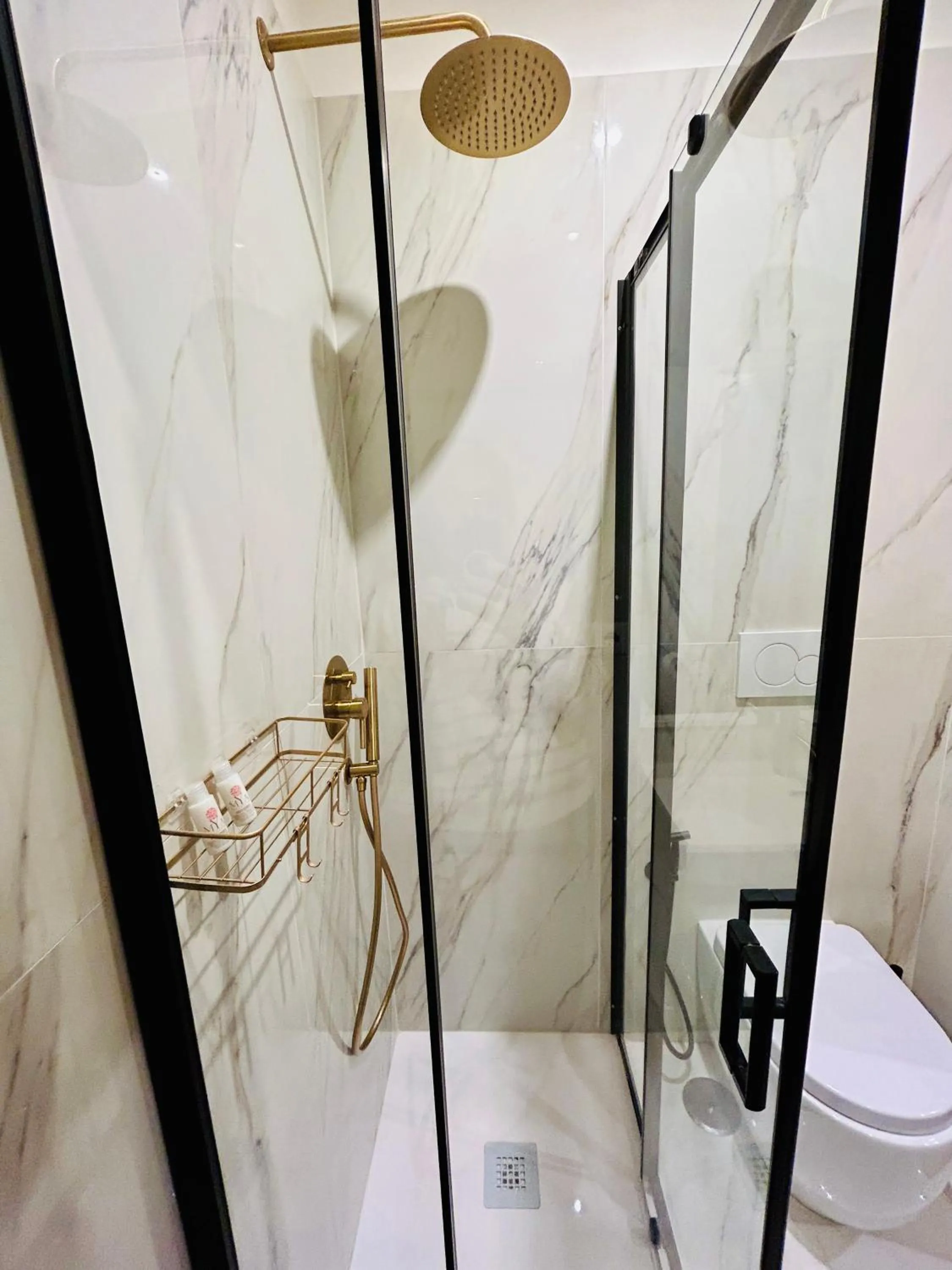 Bathroom in ImeraRooms