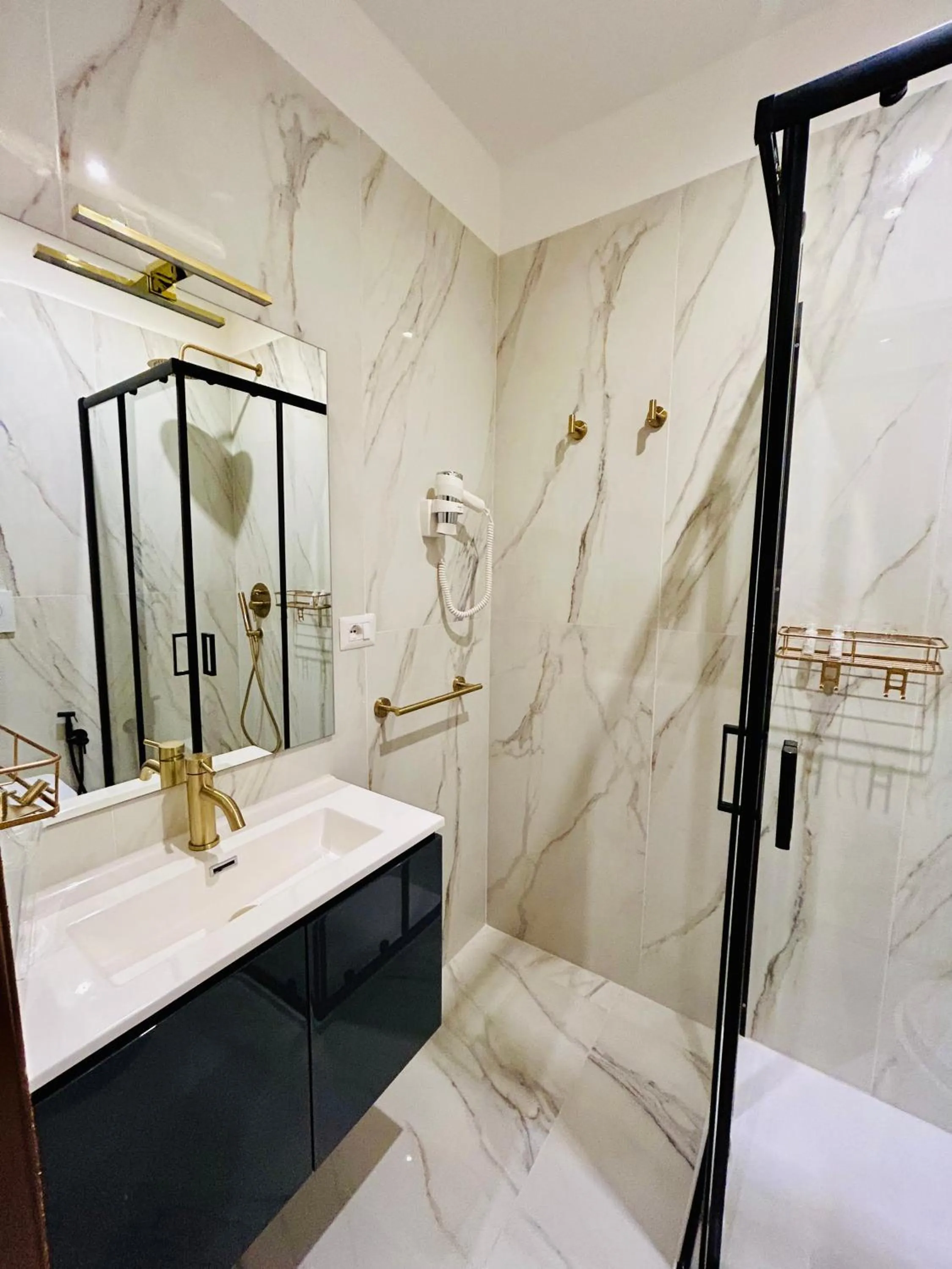 Bathroom in ImeraRooms