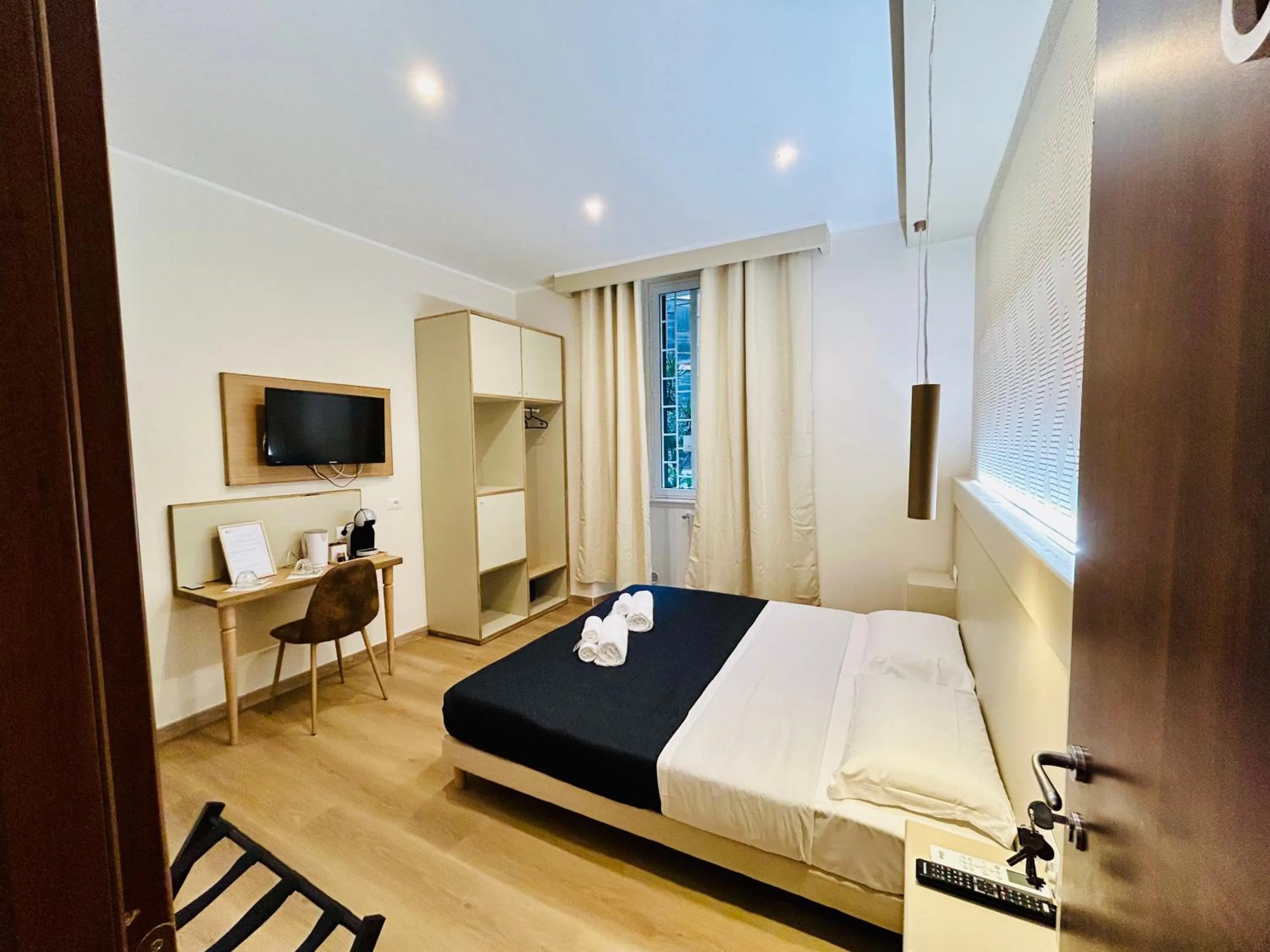 Bedroom, Bed in ImeraRooms