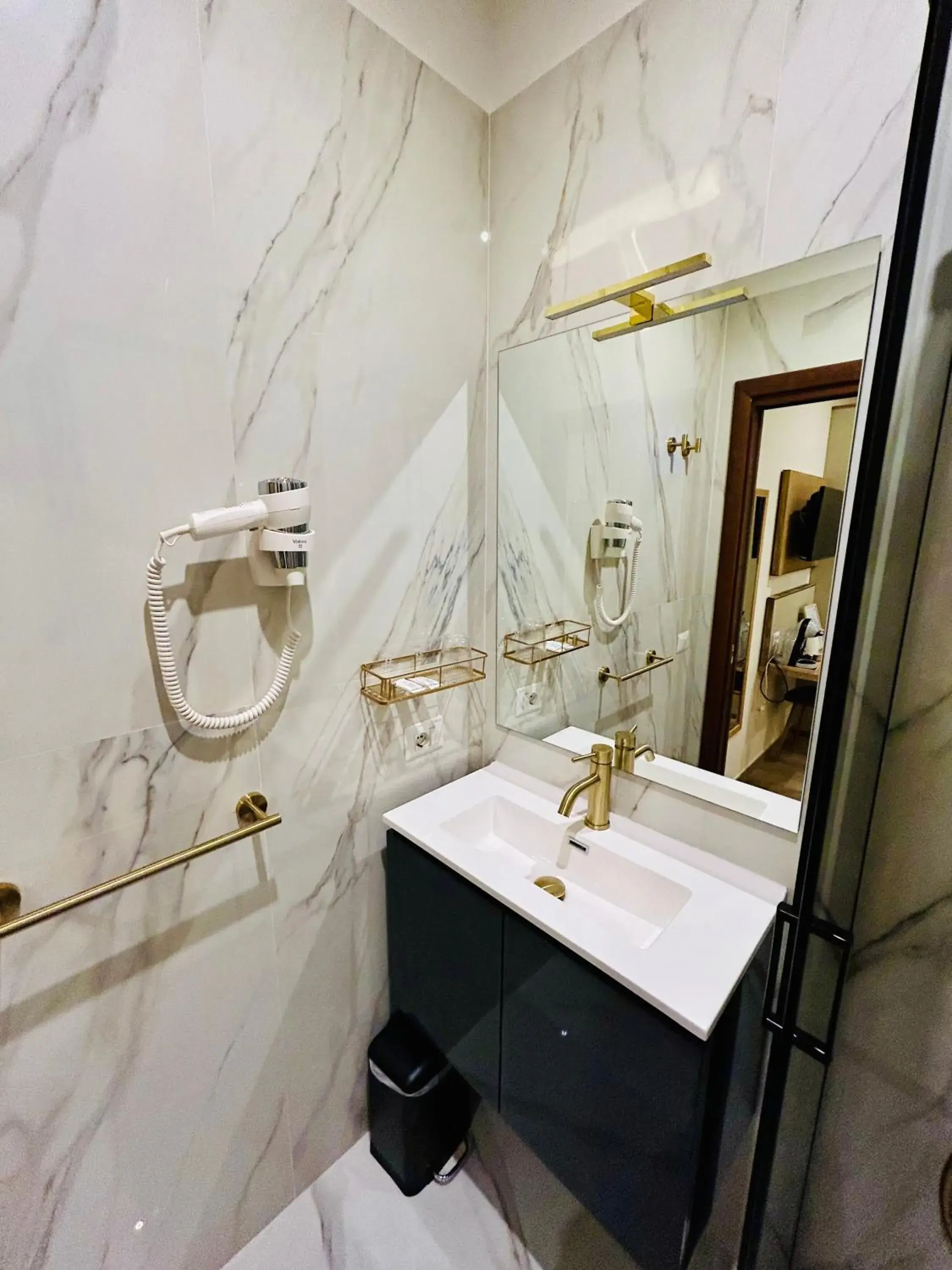 Deluxe Double or Twin Room in ImeraRooms Deluxe Double or Twin Room in ImeraRooms