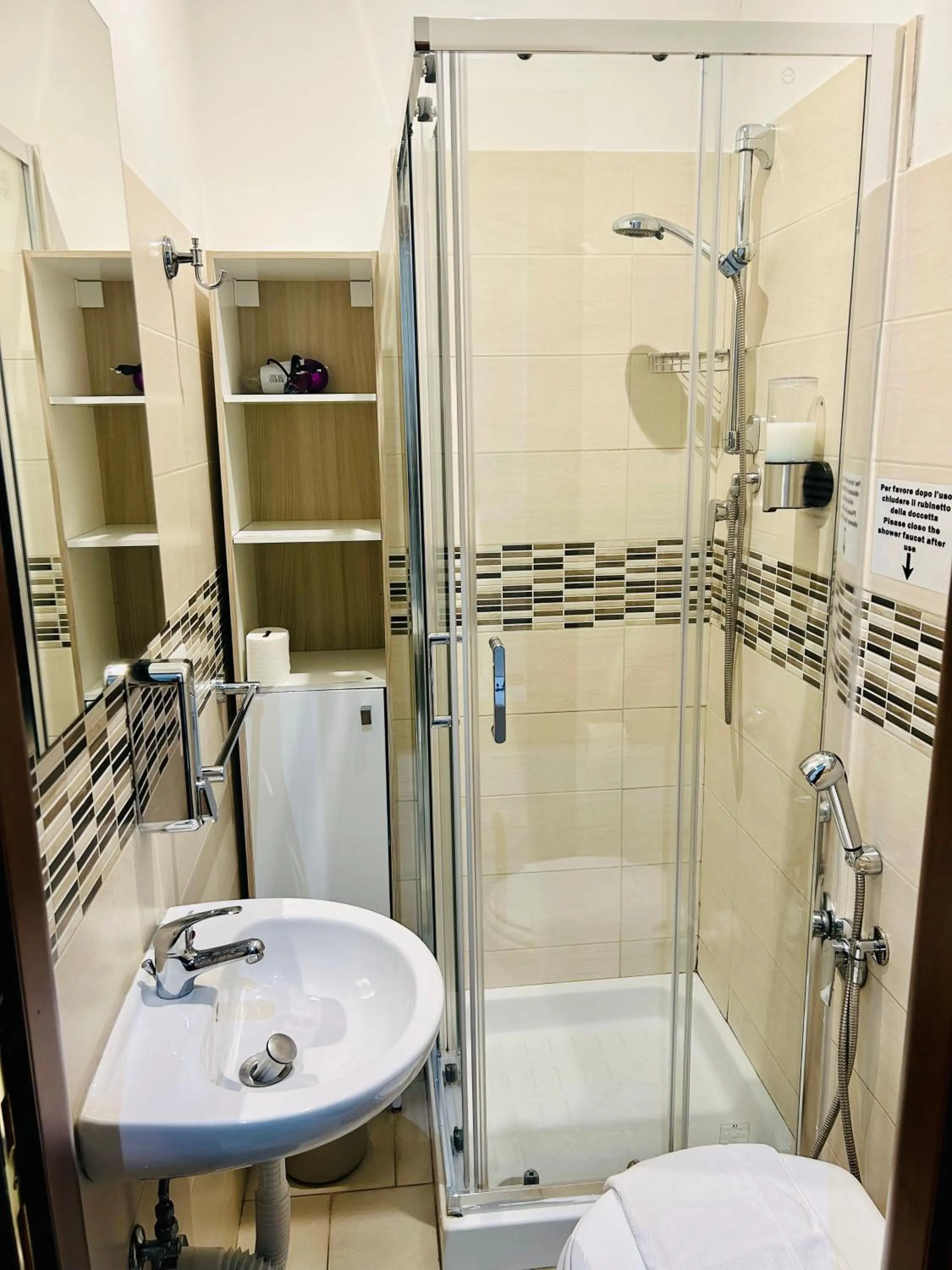 Toilet in ImeraRooms