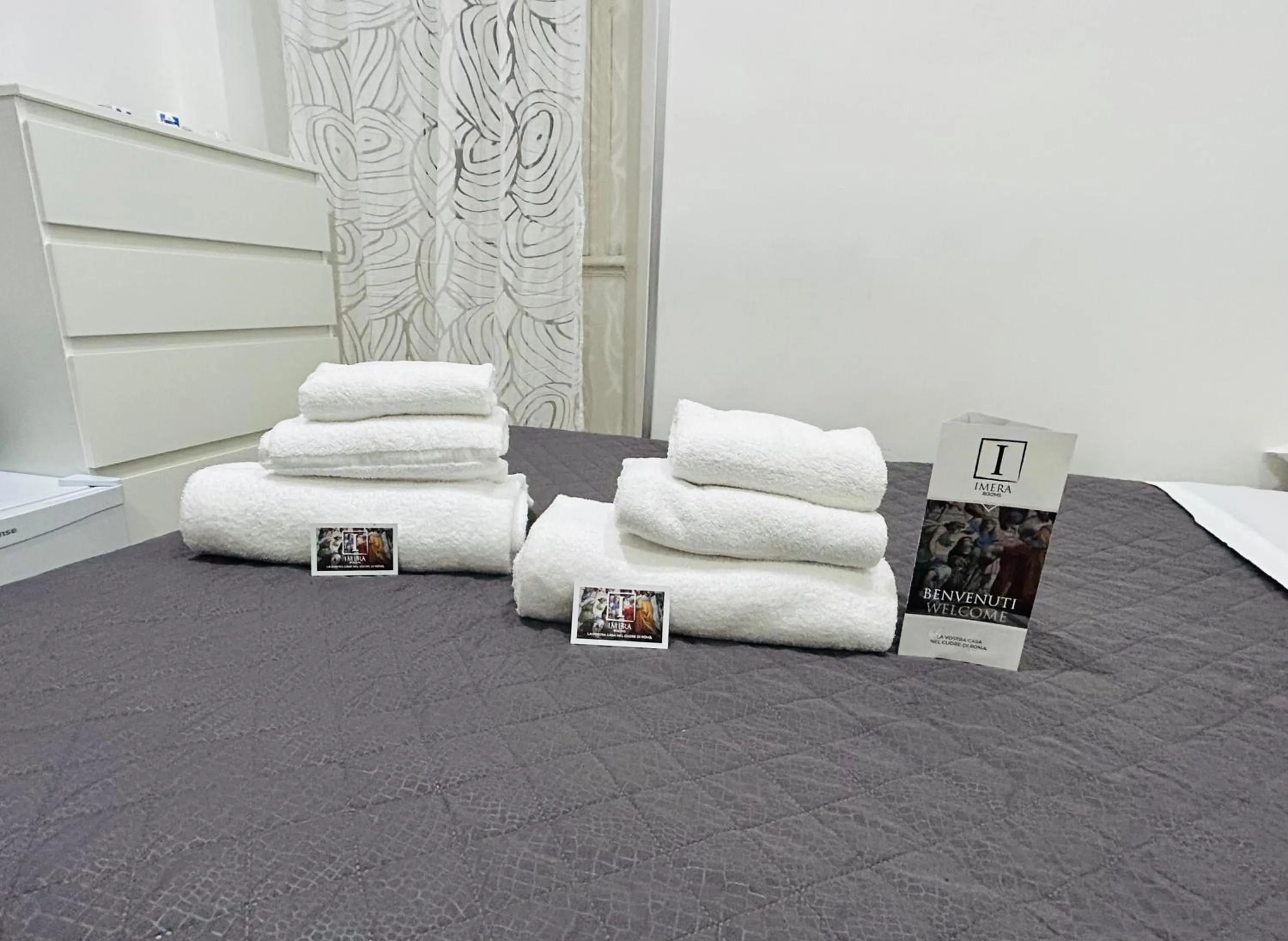 towels, Bed in ImeraRooms