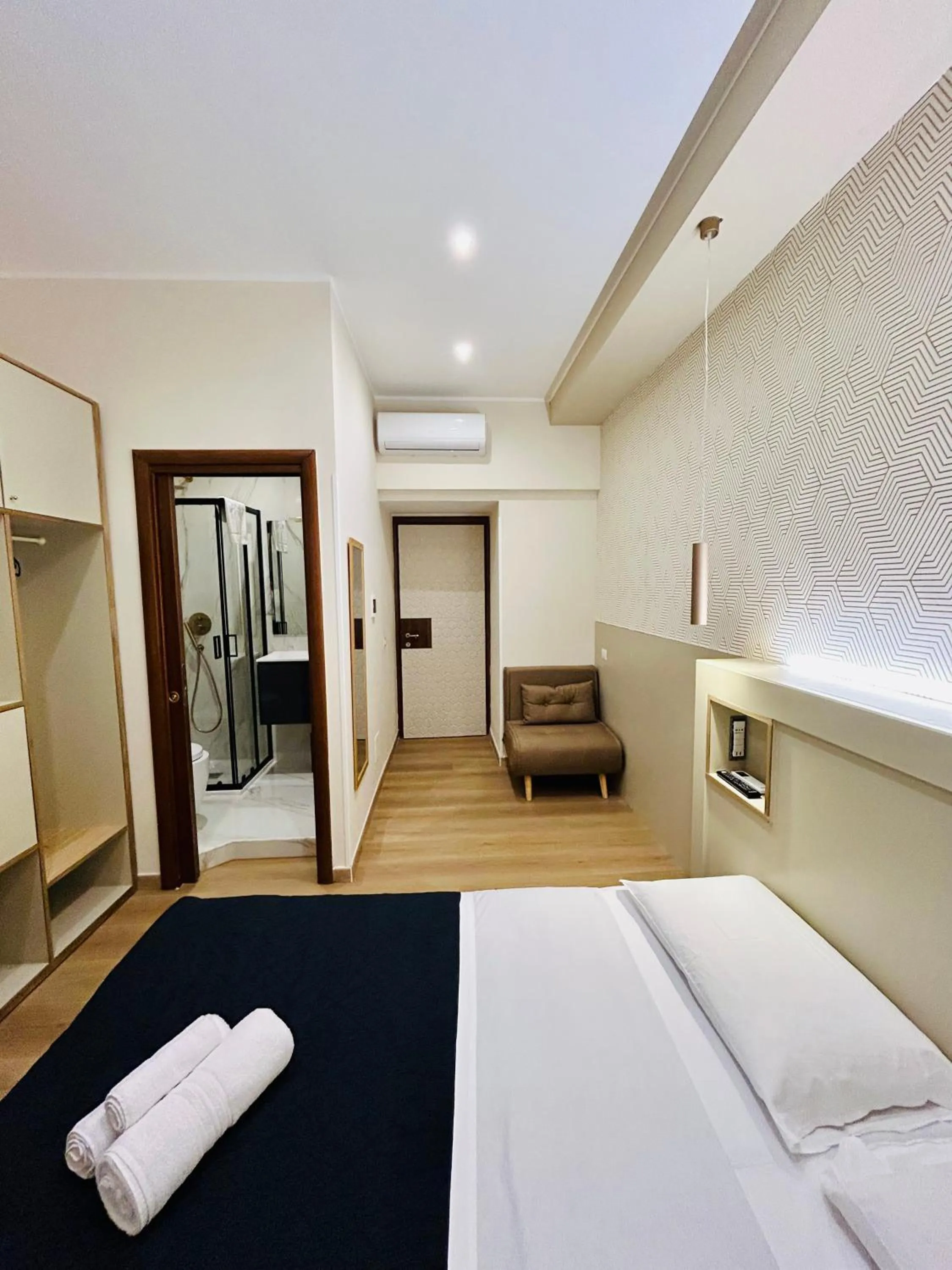 Bedroom, Bed in ImeraRooms