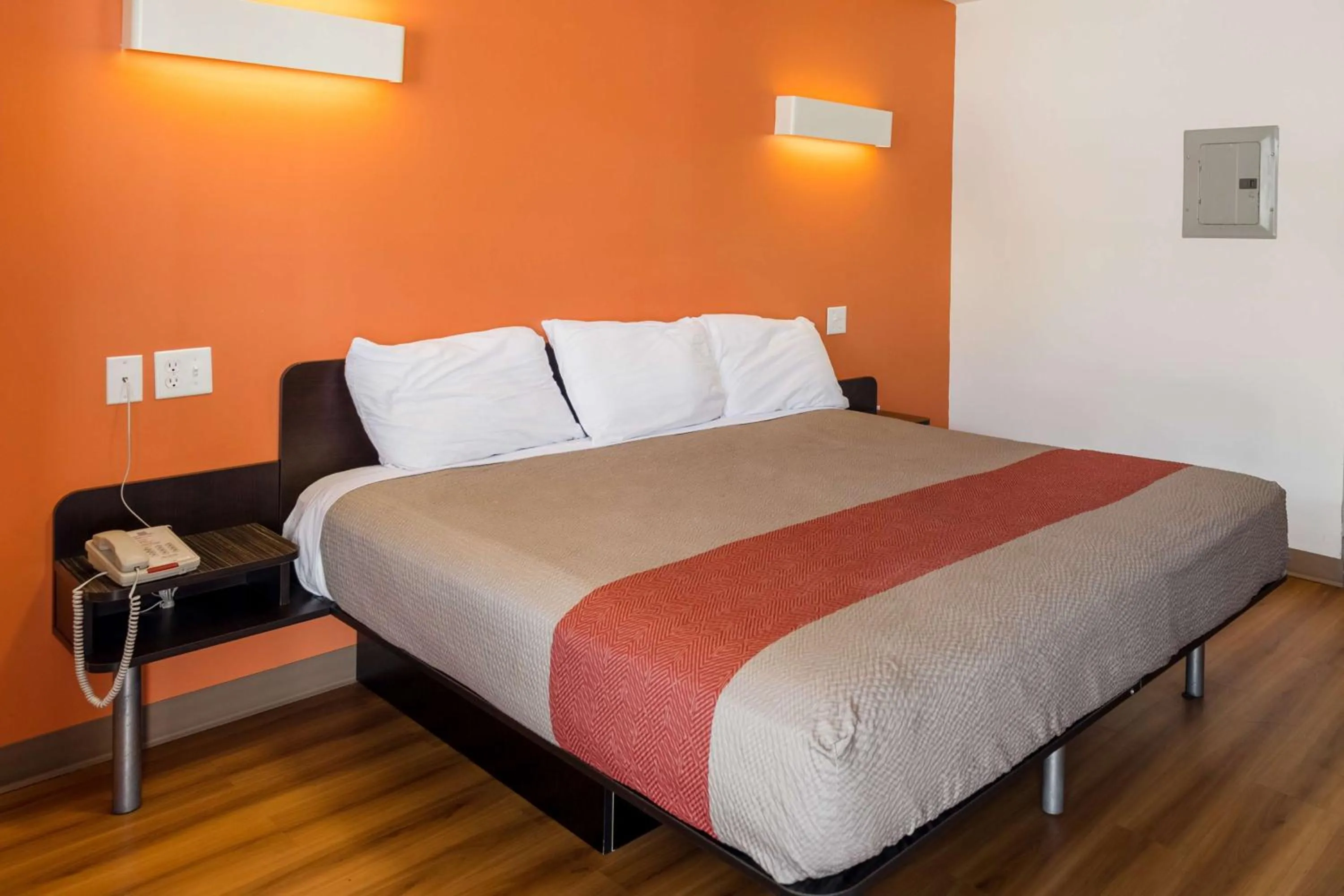 Photo of the whole room, Bed in Motel 6-Greenville, SC