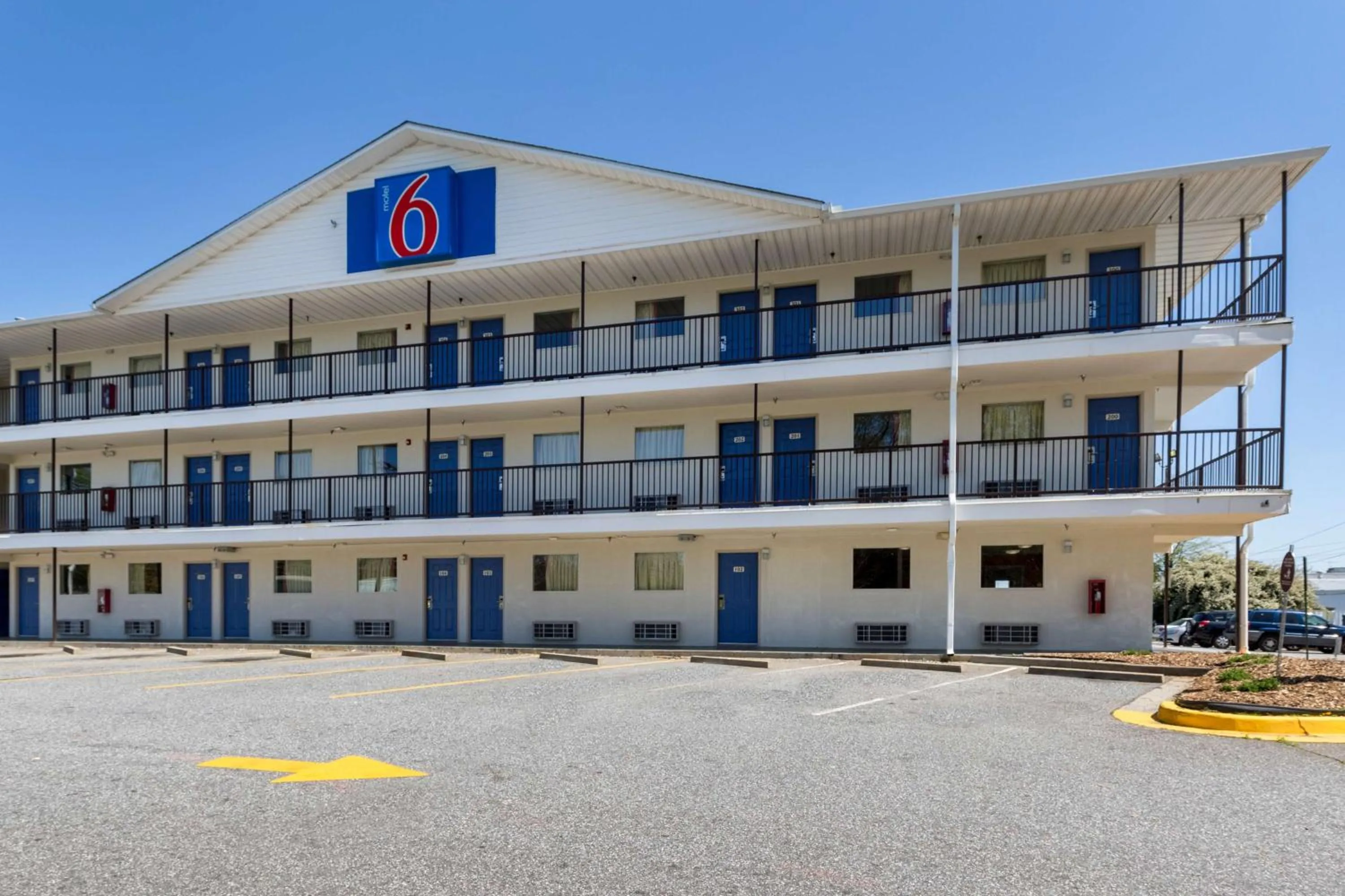 Property building in Motel 6-Greenville, SC