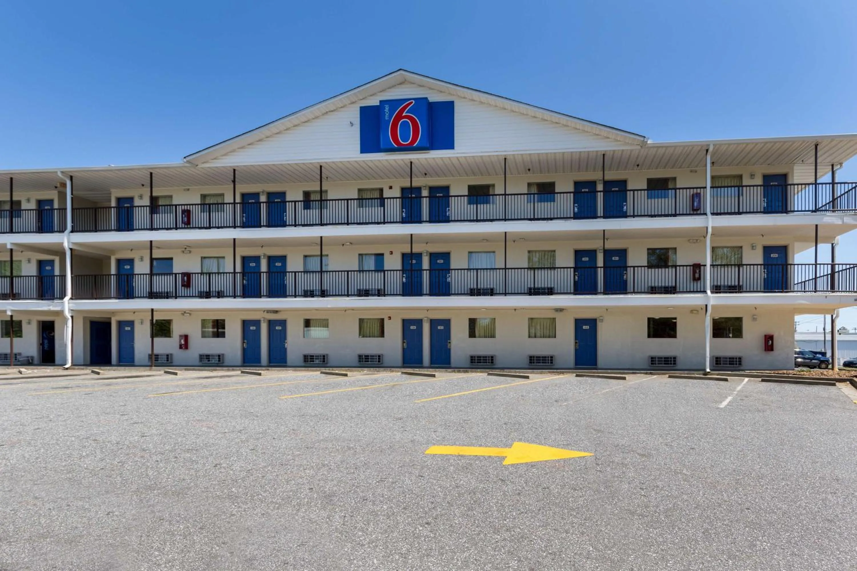 Property building in Motel 6-Greenville, SC