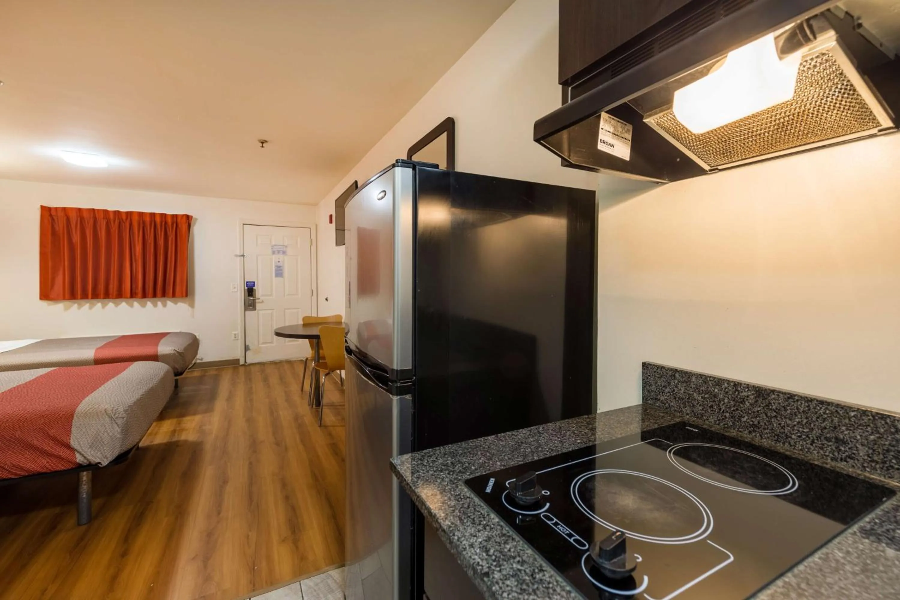 Photo of the whole room, Bed in Motel 6-Greenville, SC