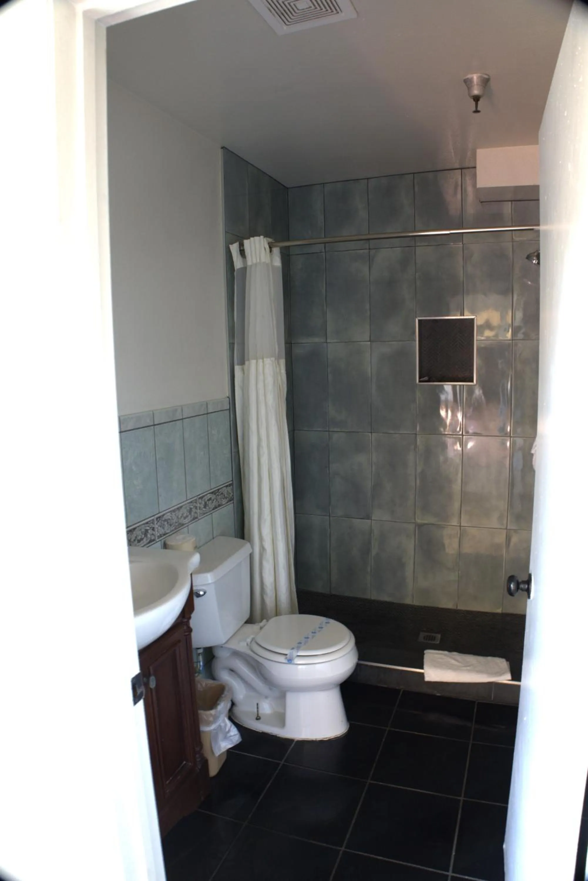 Bathroom in Lambert Inn