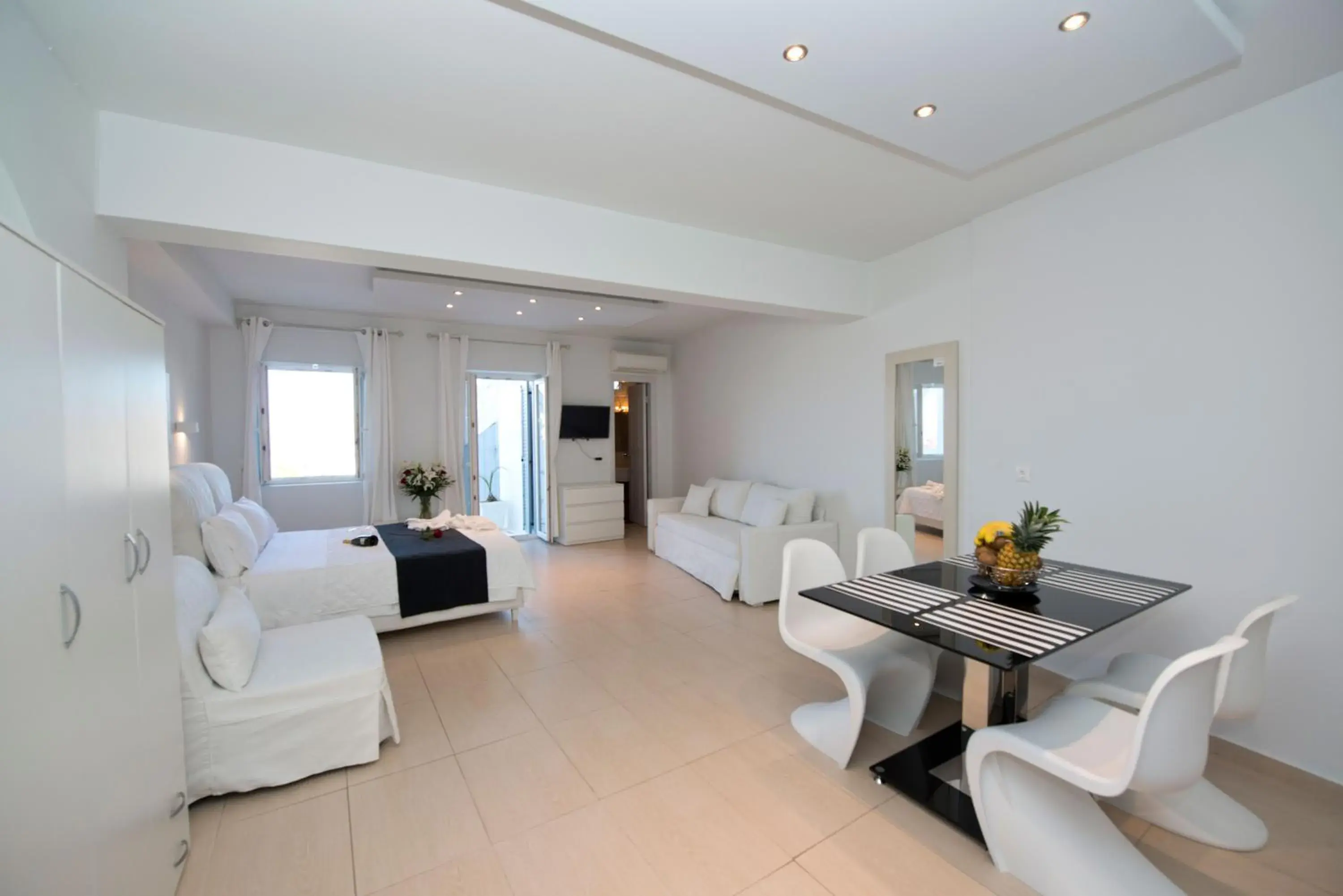 Deluxe Suite with Sea View in Zannis Hotel Deluxe Suite with Sea View in Zannis Hotel