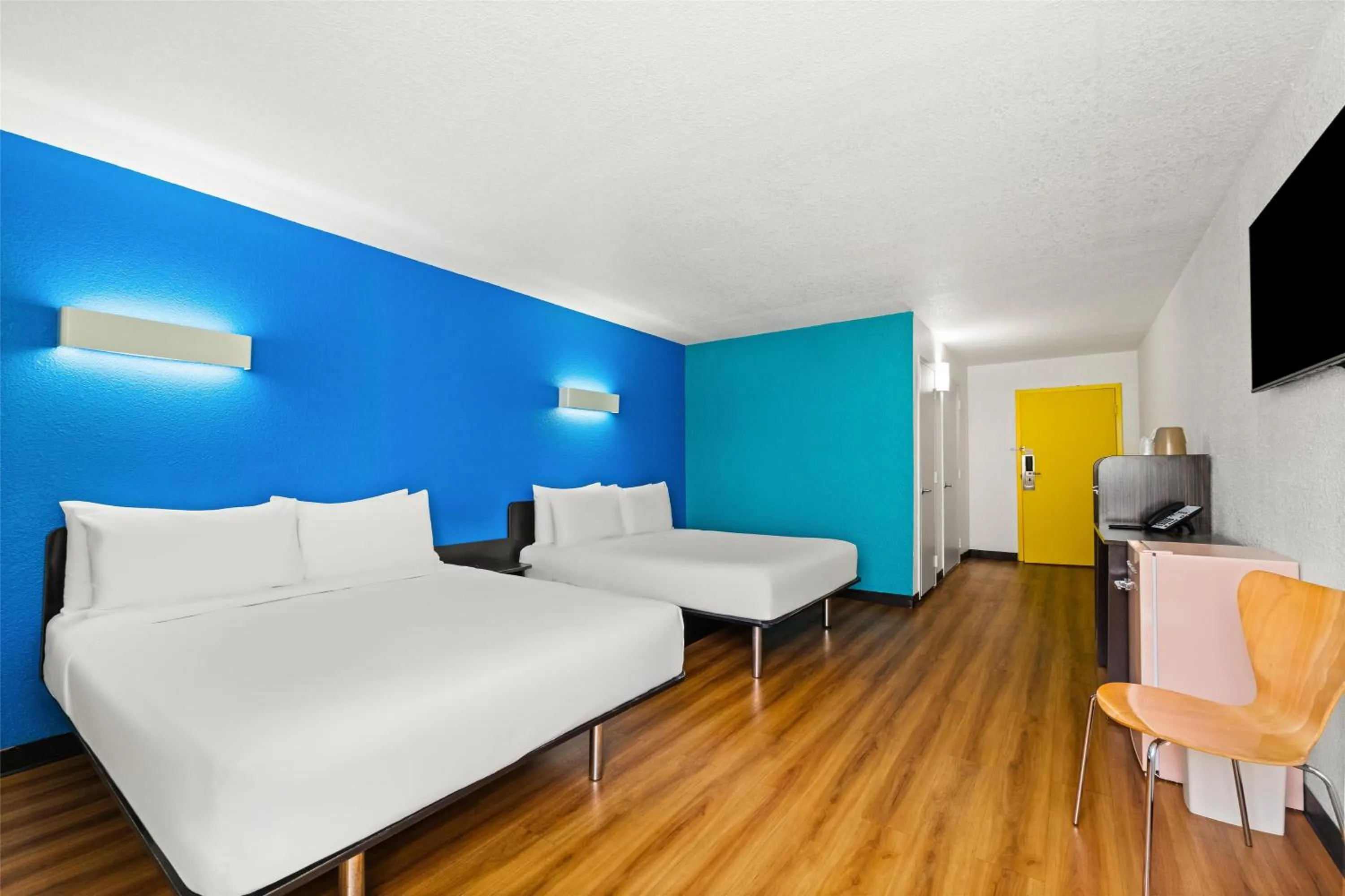 Bedroom, Bed in Signature Inn Miami