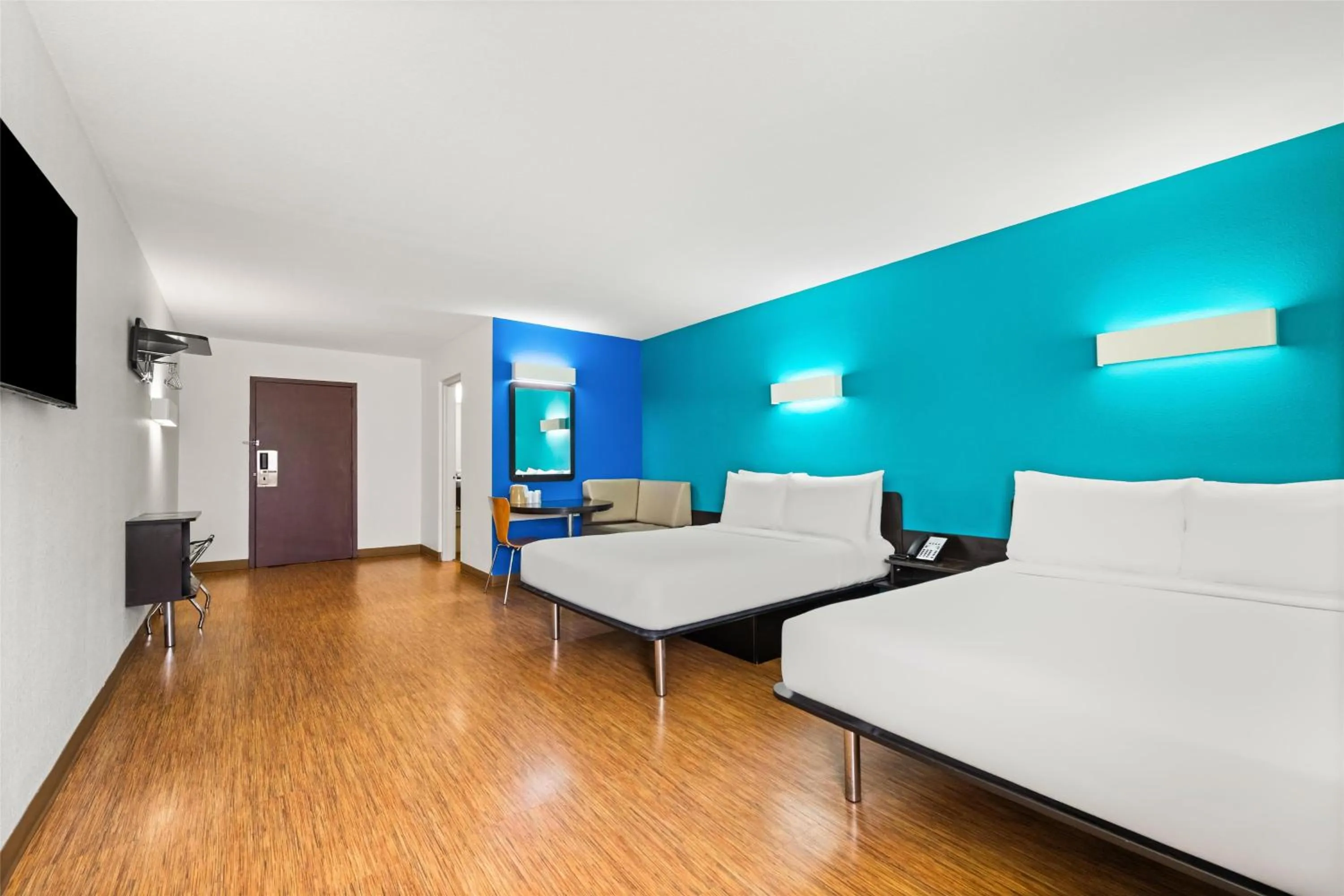 Bedroom, Bed in Signature Inn Miami