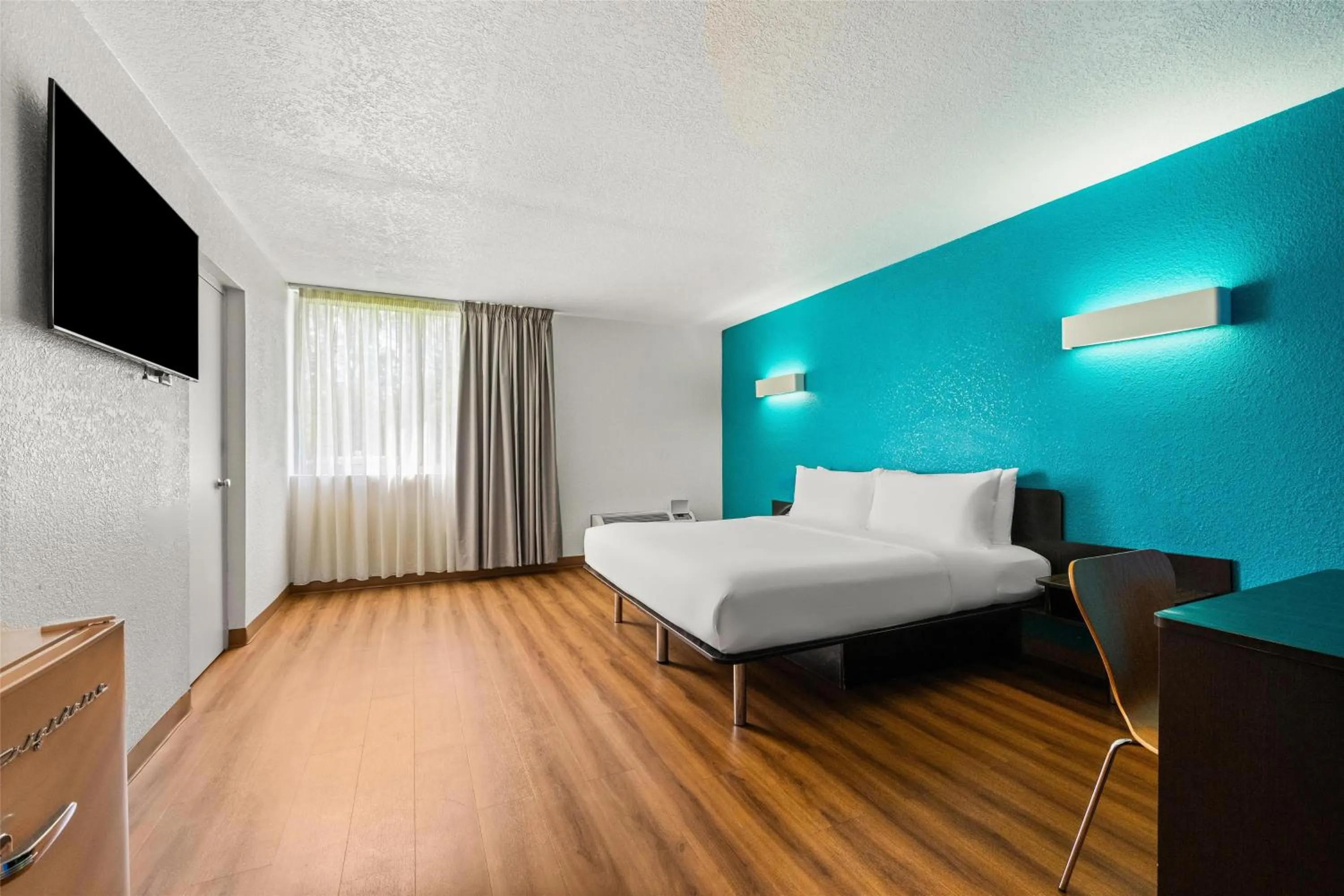 Bedroom, Bed in Signature Inn Miami