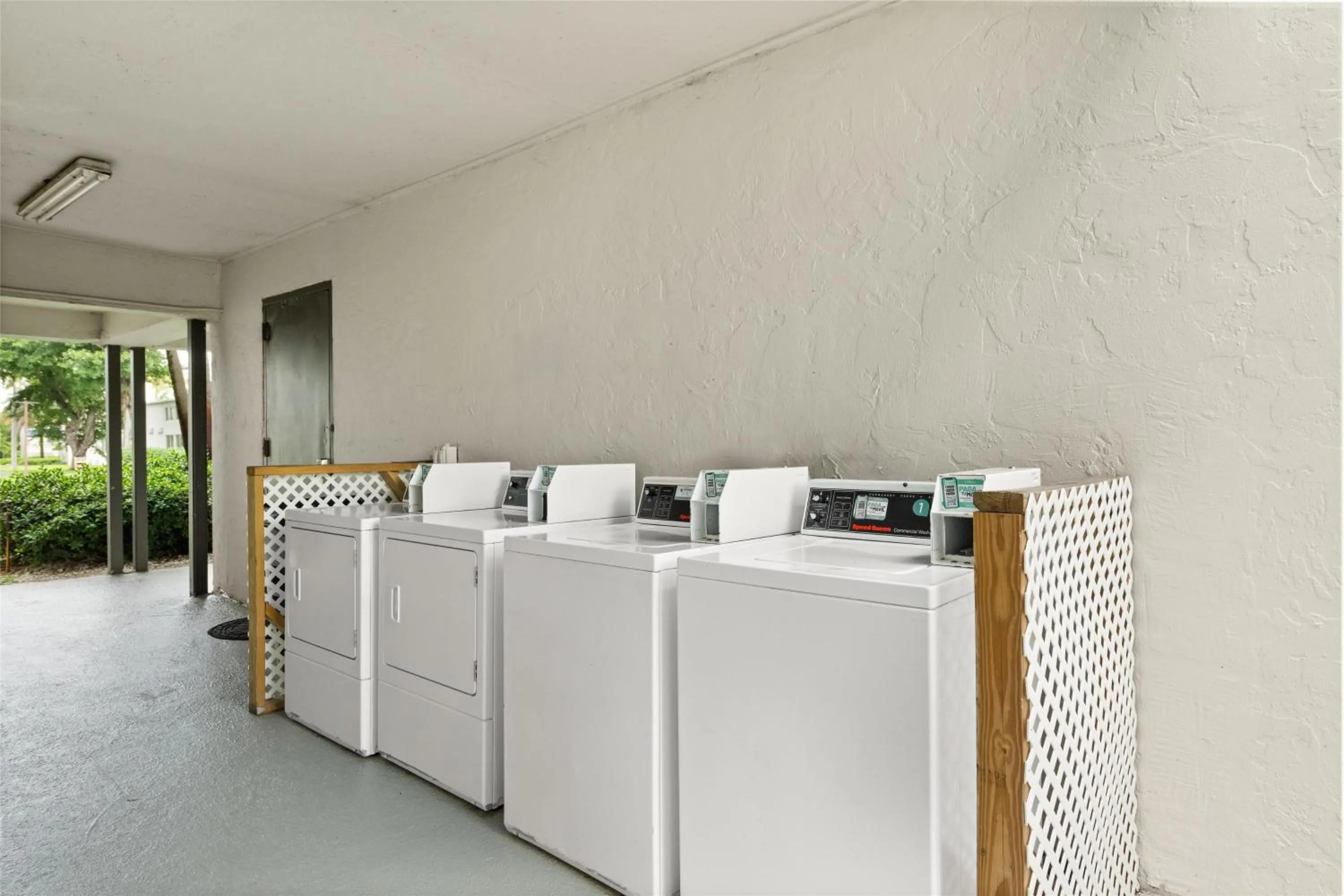 laundry in Signature Inn Miami