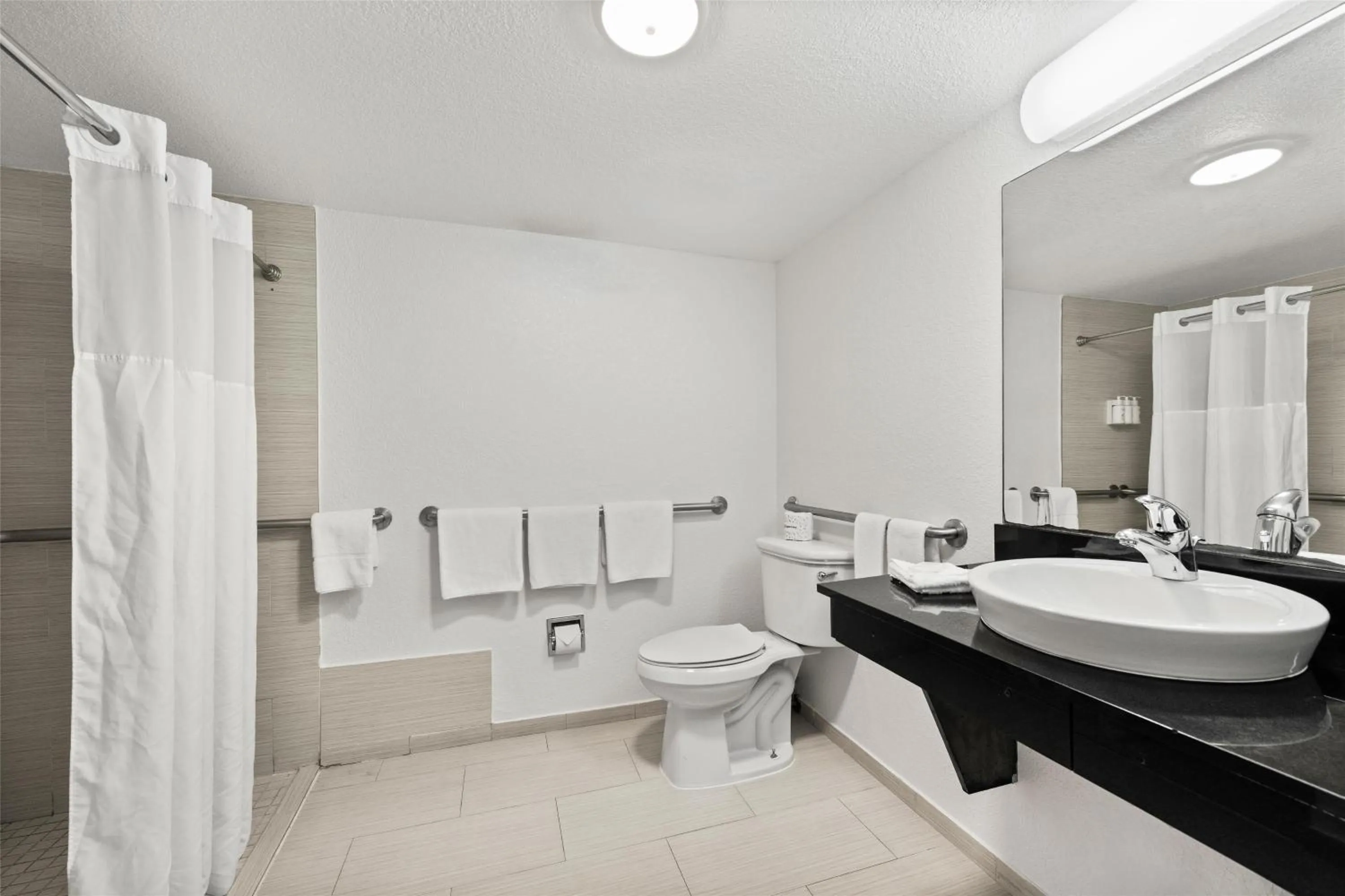 Bathroom in Signature Inn Miami