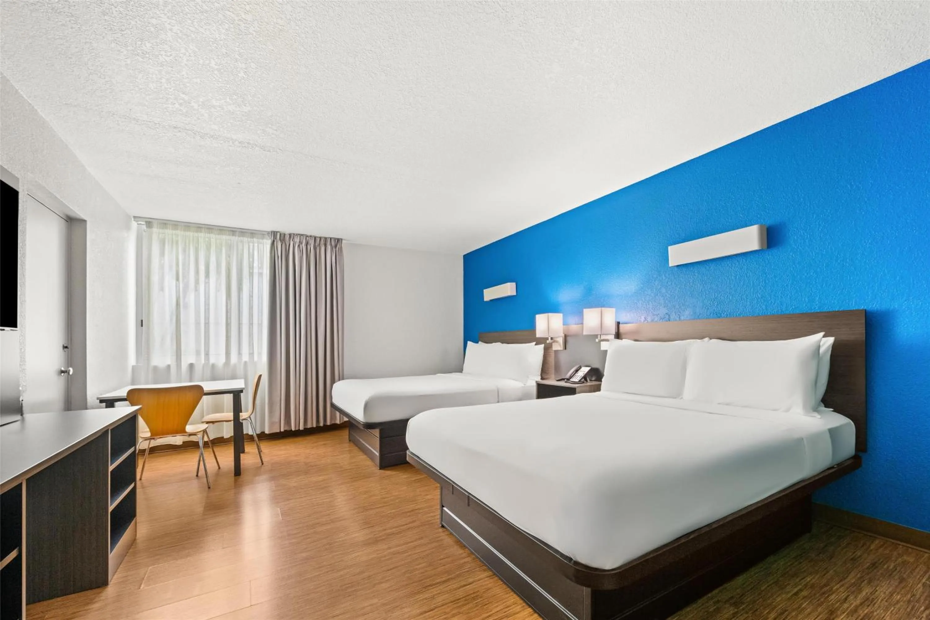 Bedroom, Bed in Signature Inn Miami