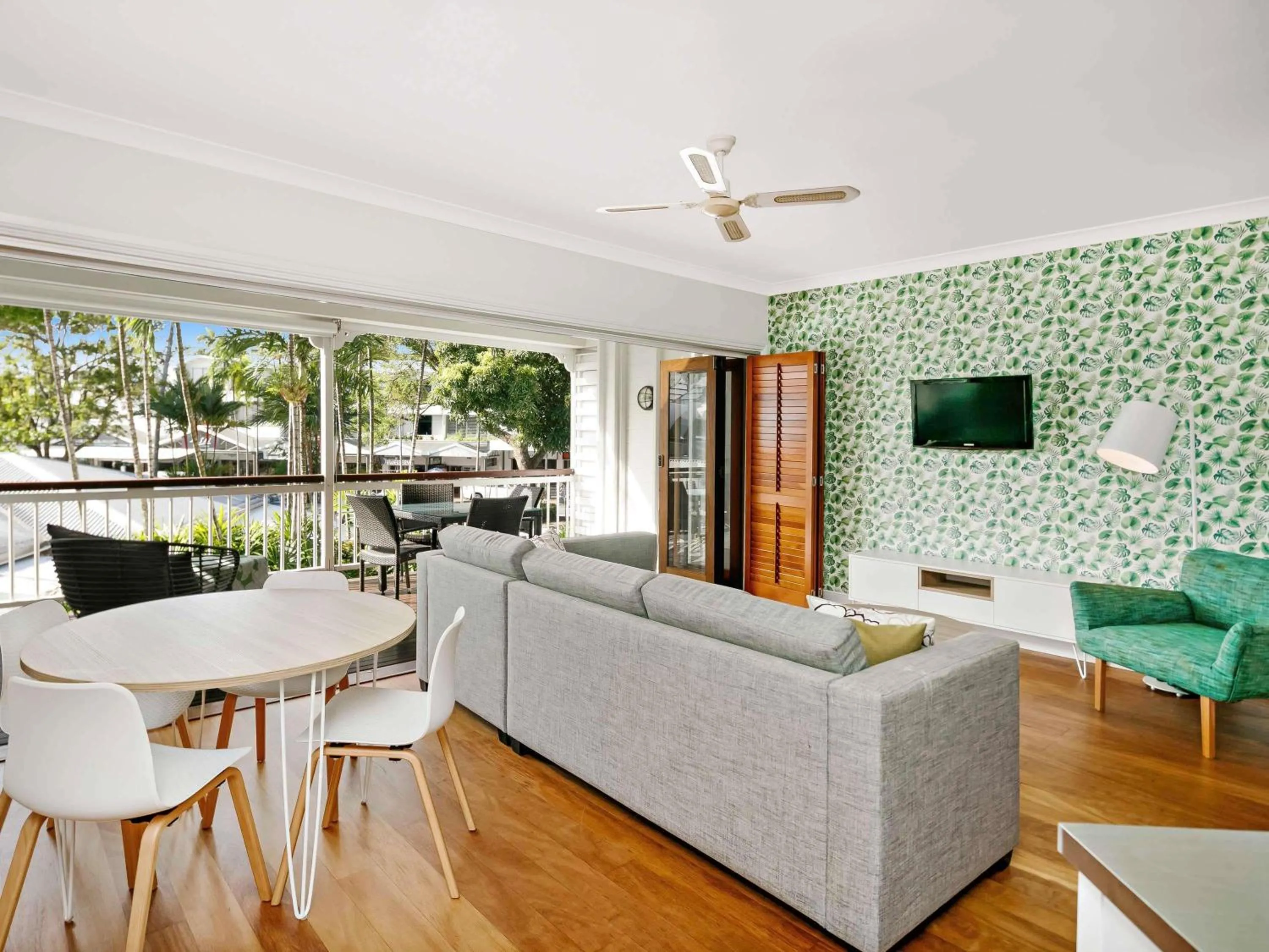 Property building in Mantra on the Inlet