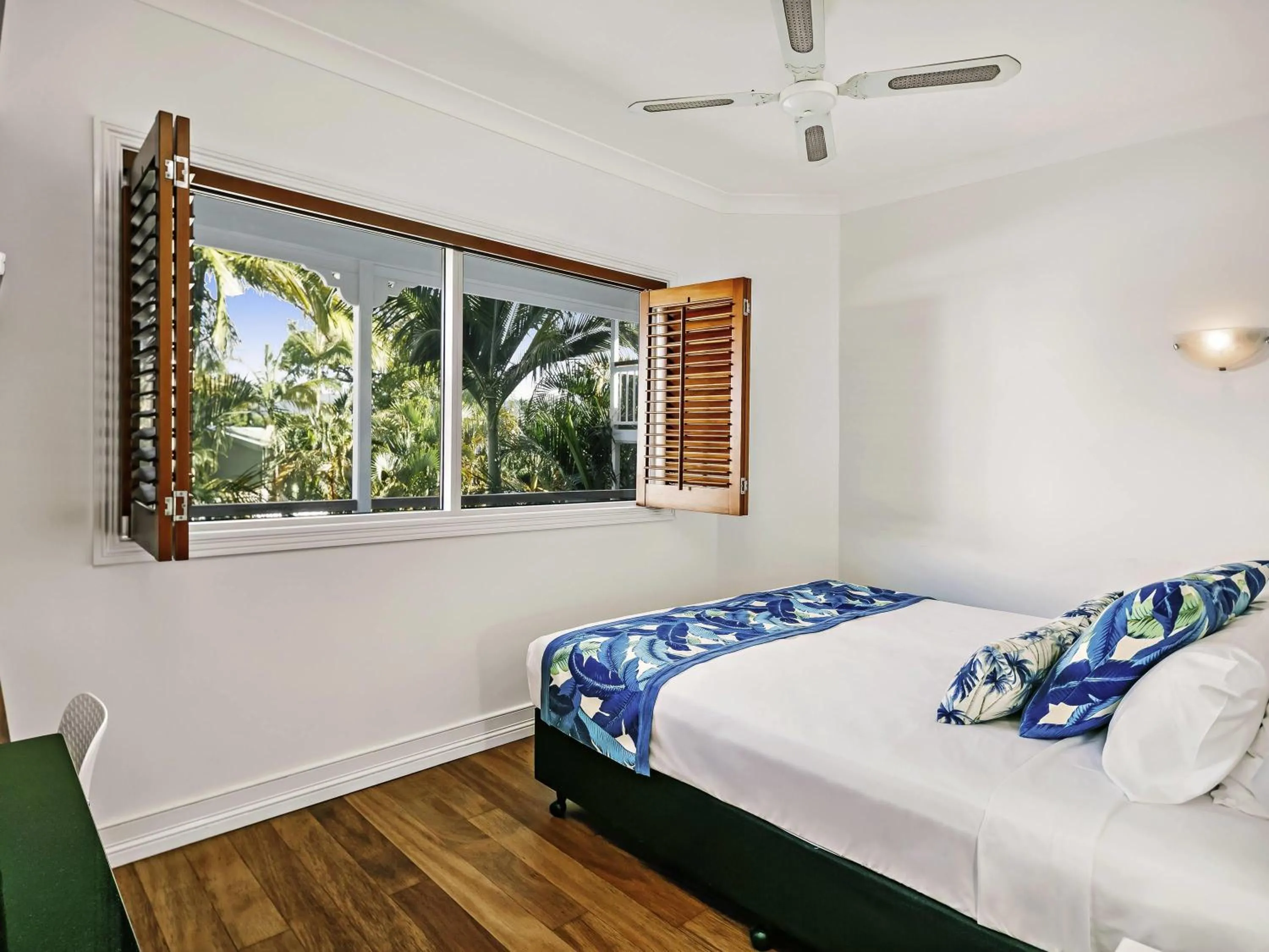 Bedroom, Bed in Mantra on the Inlet