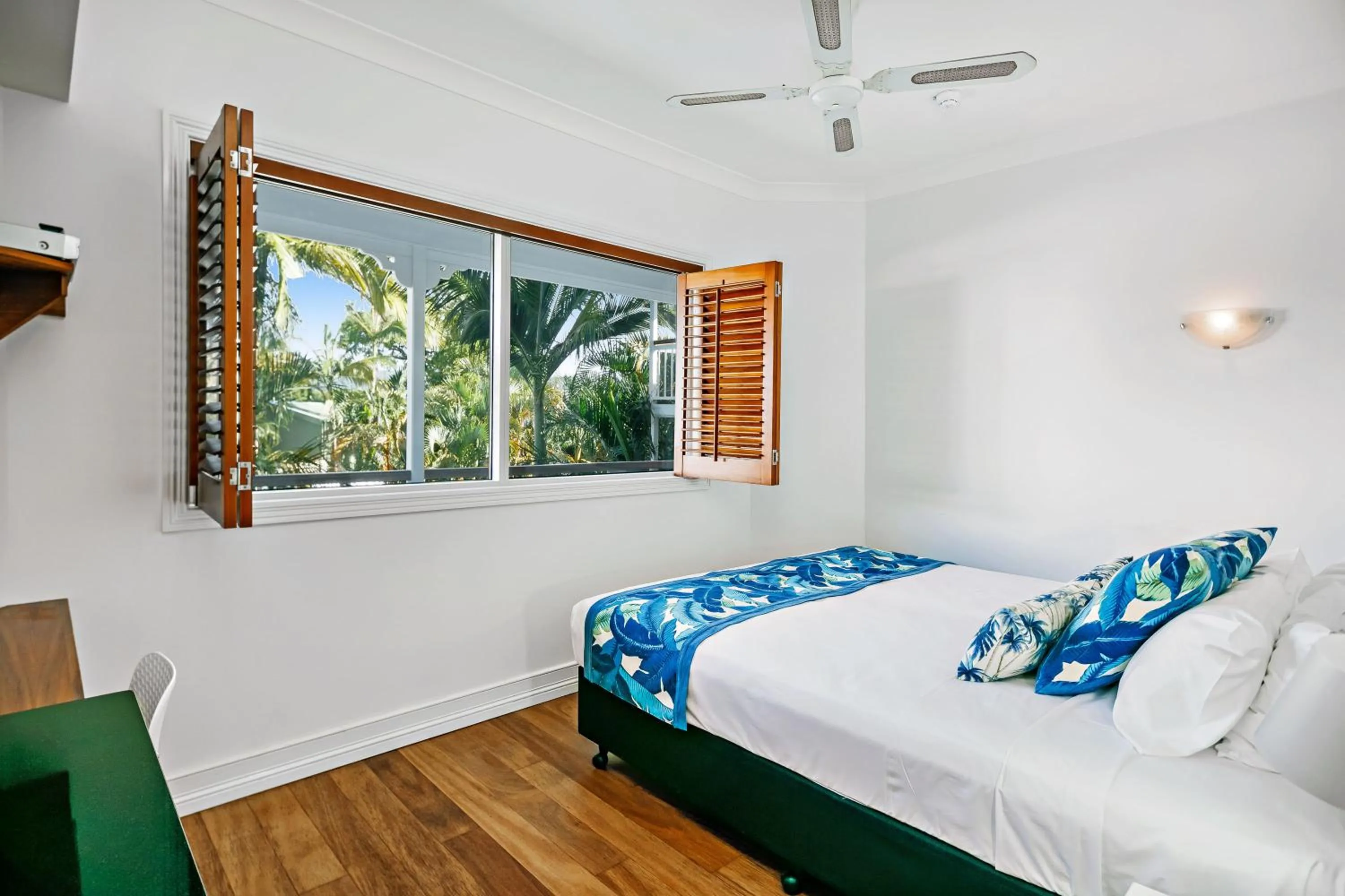 Bed in Mantra on the Inlet