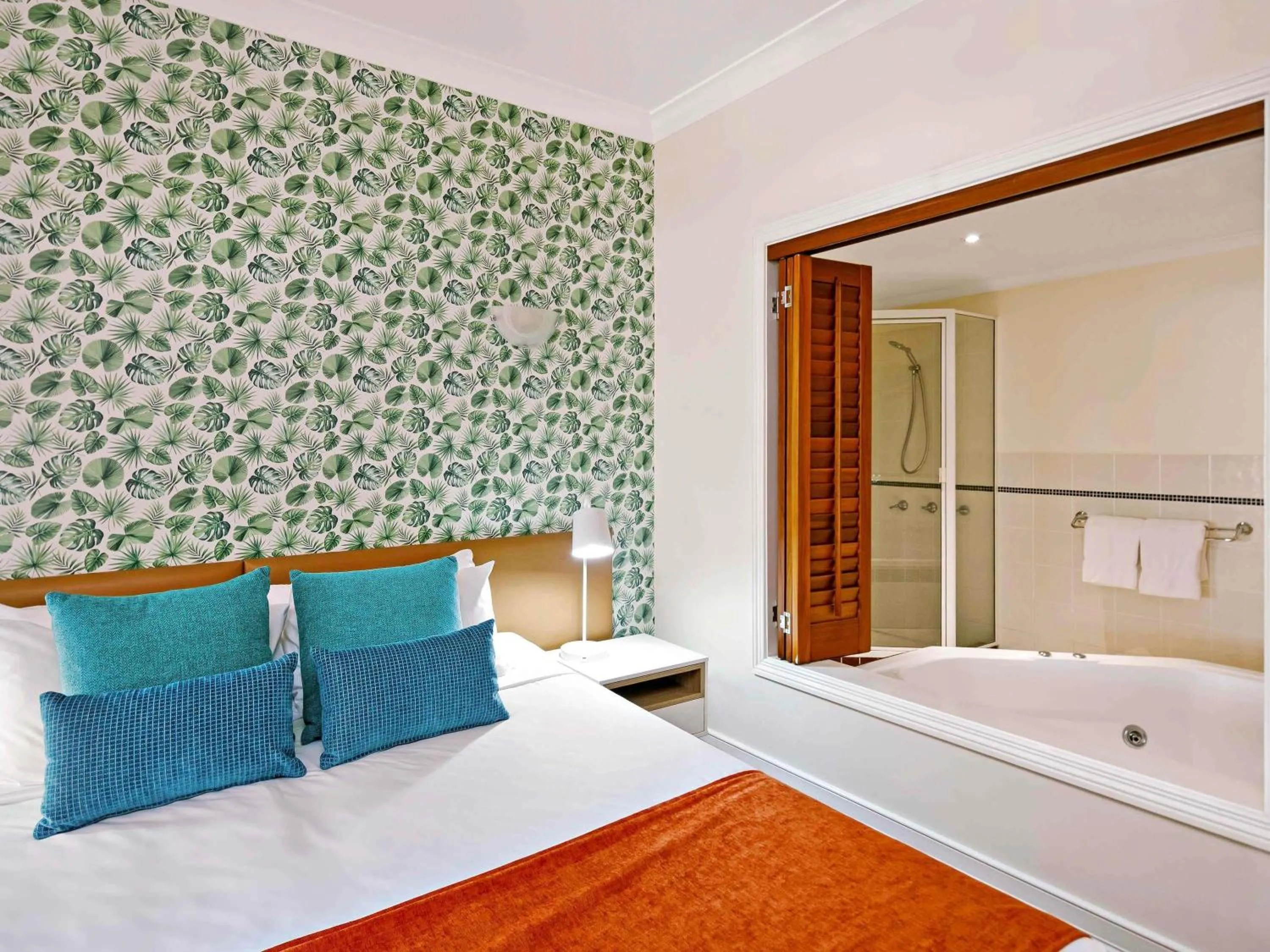 Bedroom, Bed in Mantra on the Inlet