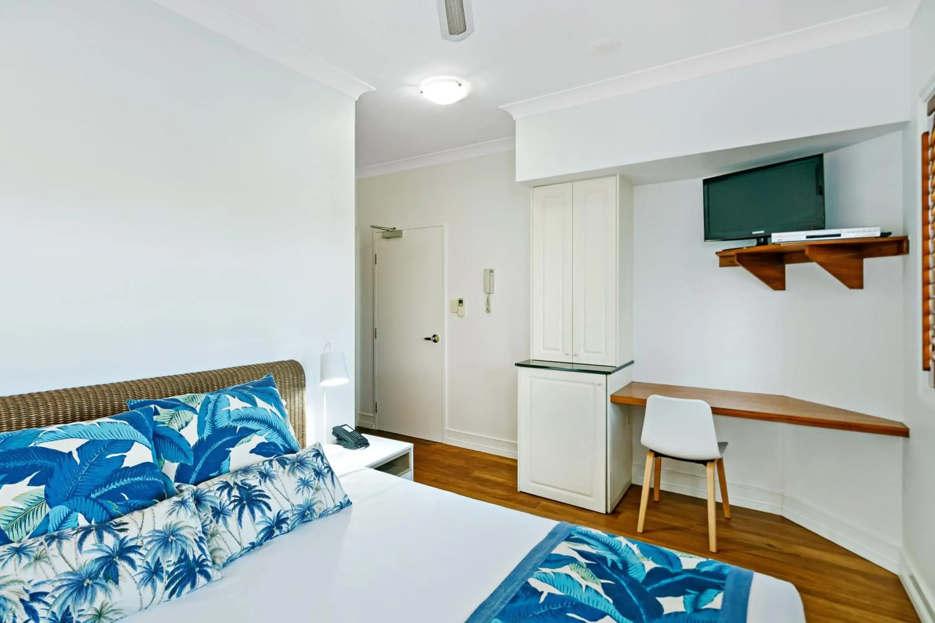 Hotel Room in Mantra on the Inlet Hotel Room in Mantra on the Inlet