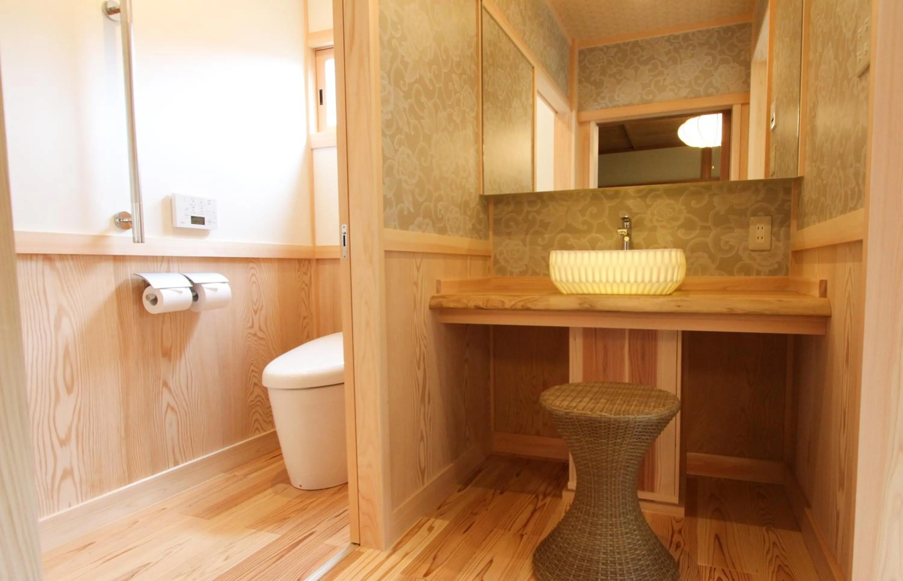 Toilet in Koyasan Shukubo Ekoin