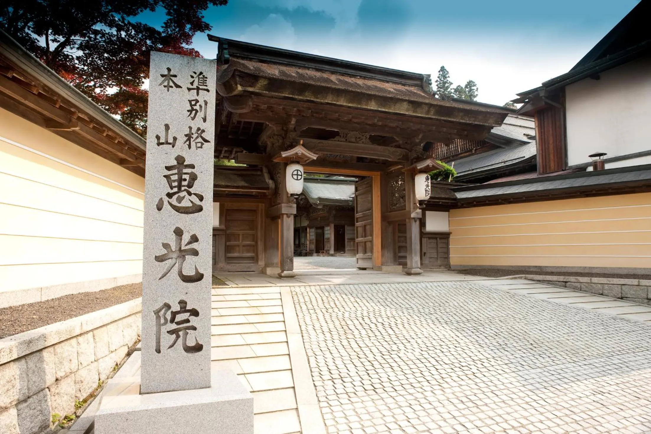 Facade/entrance in Koyasan Shukubo Ekoin