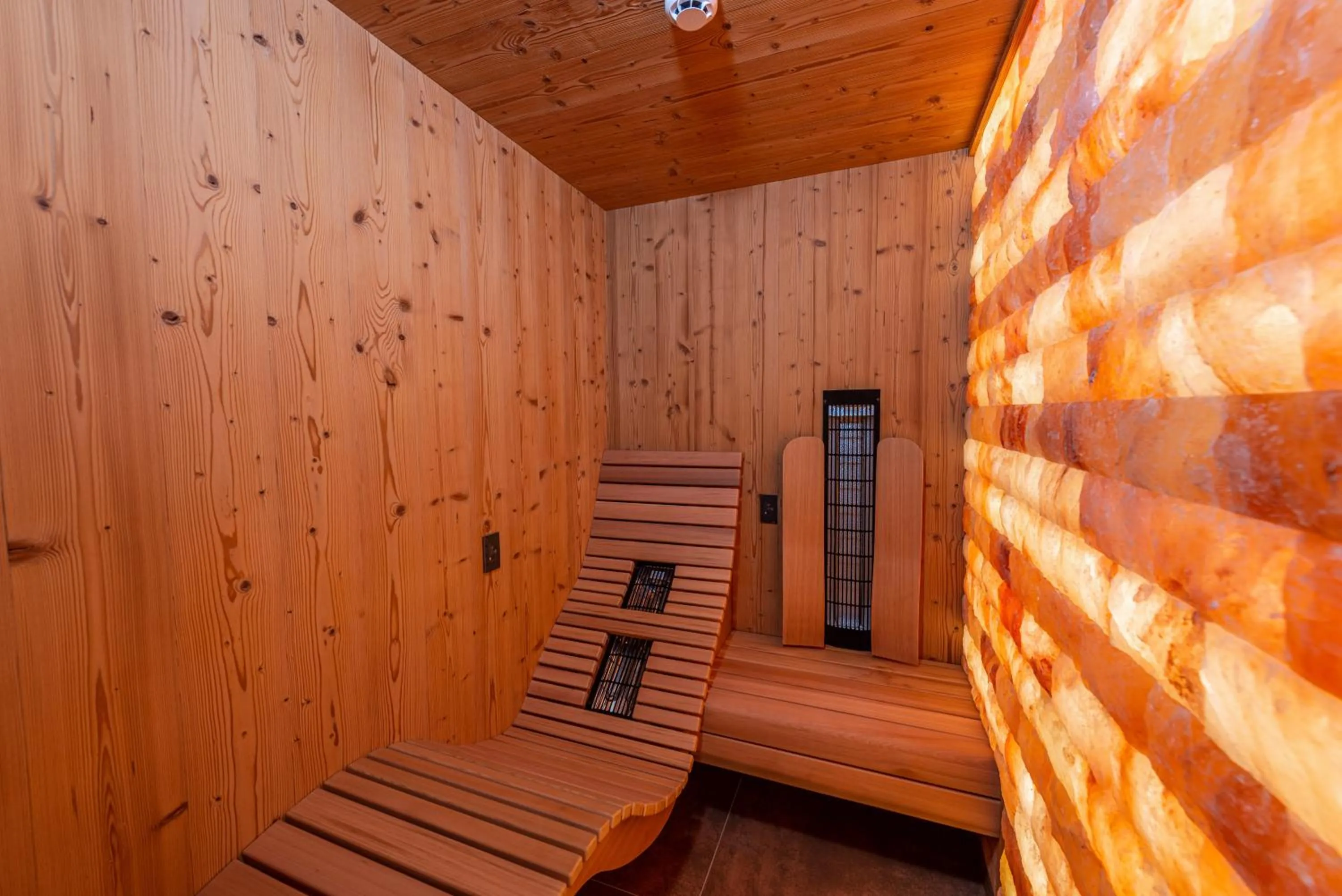 Spa and wellness centre/facilities in Skylodge Alpine Homes