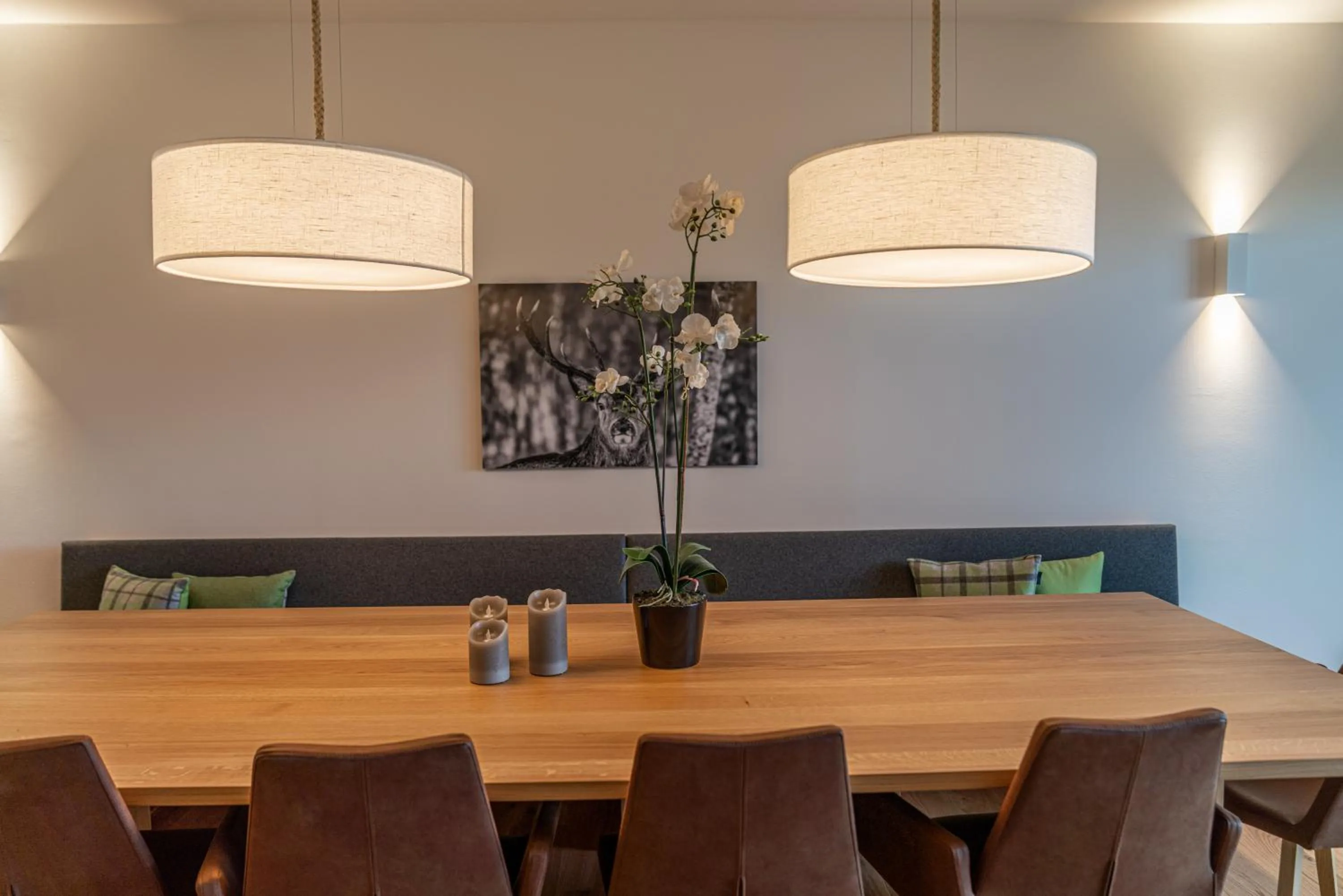 Dining area in Skylodge Alpine Homes