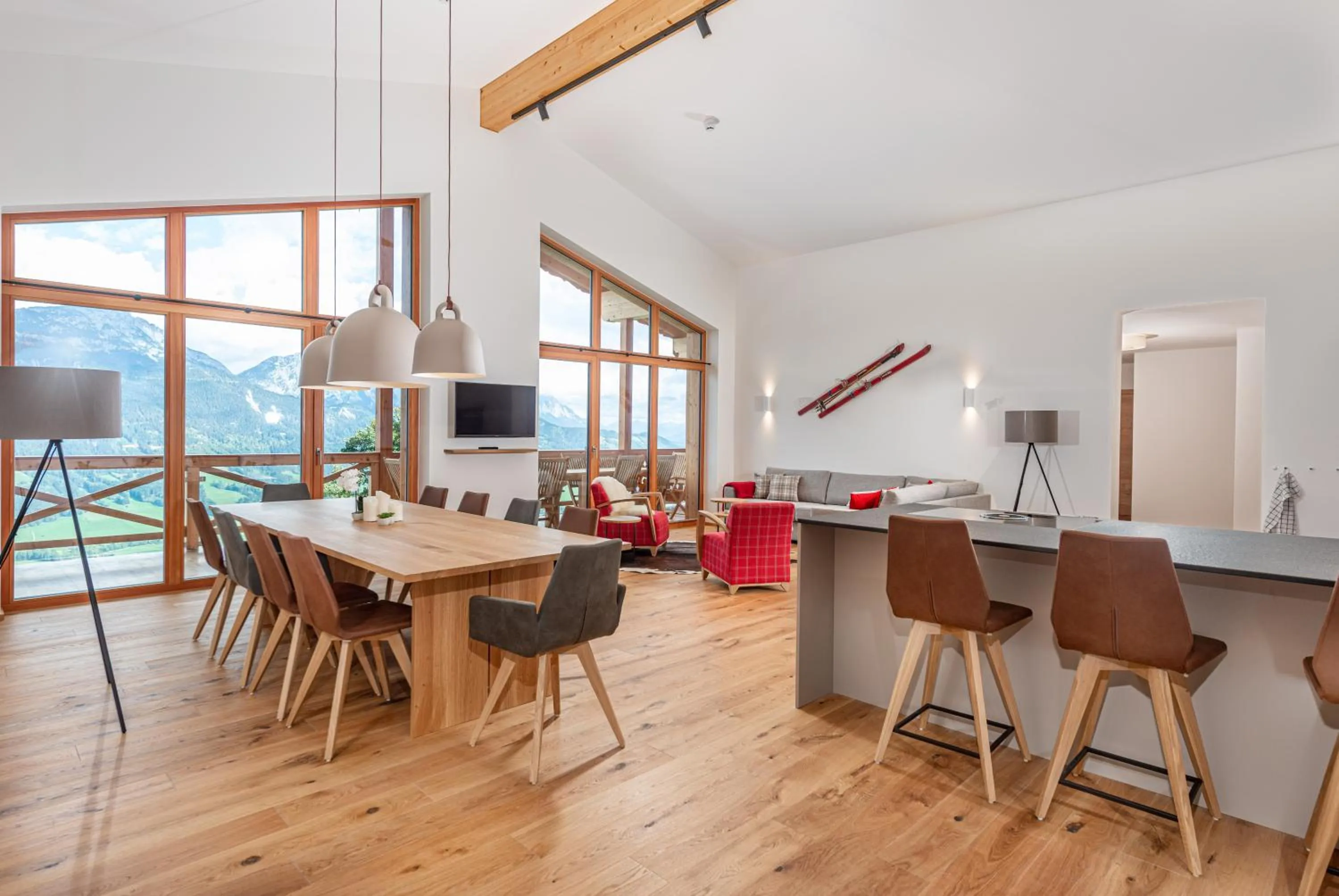 Dining area in Skylodge Alpine Homes