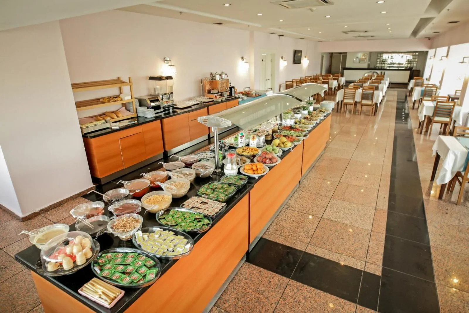 Restaurant/places to eat in Grand Denizli Hotel
