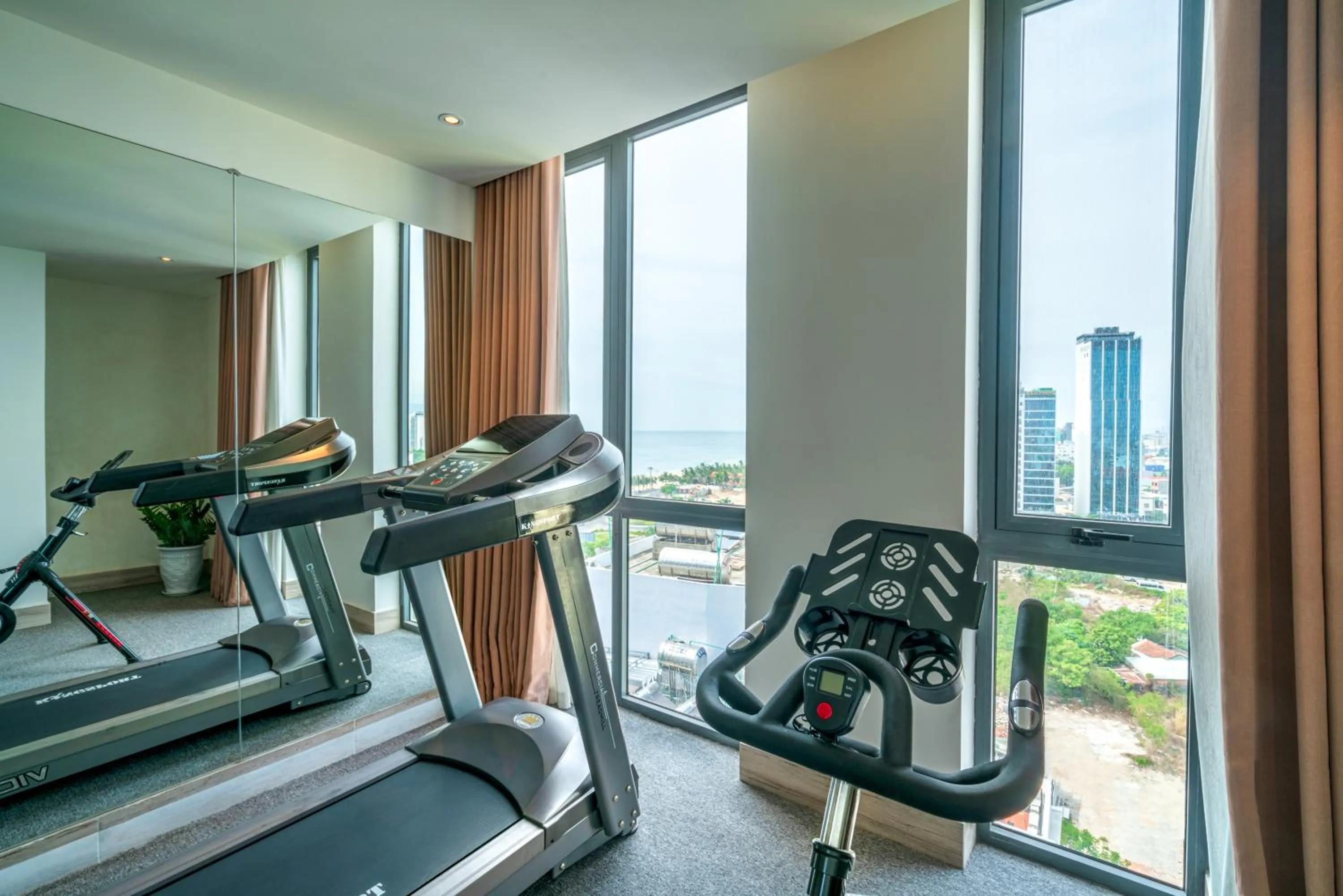 Fitness centre/facilities in Greenery Hotel