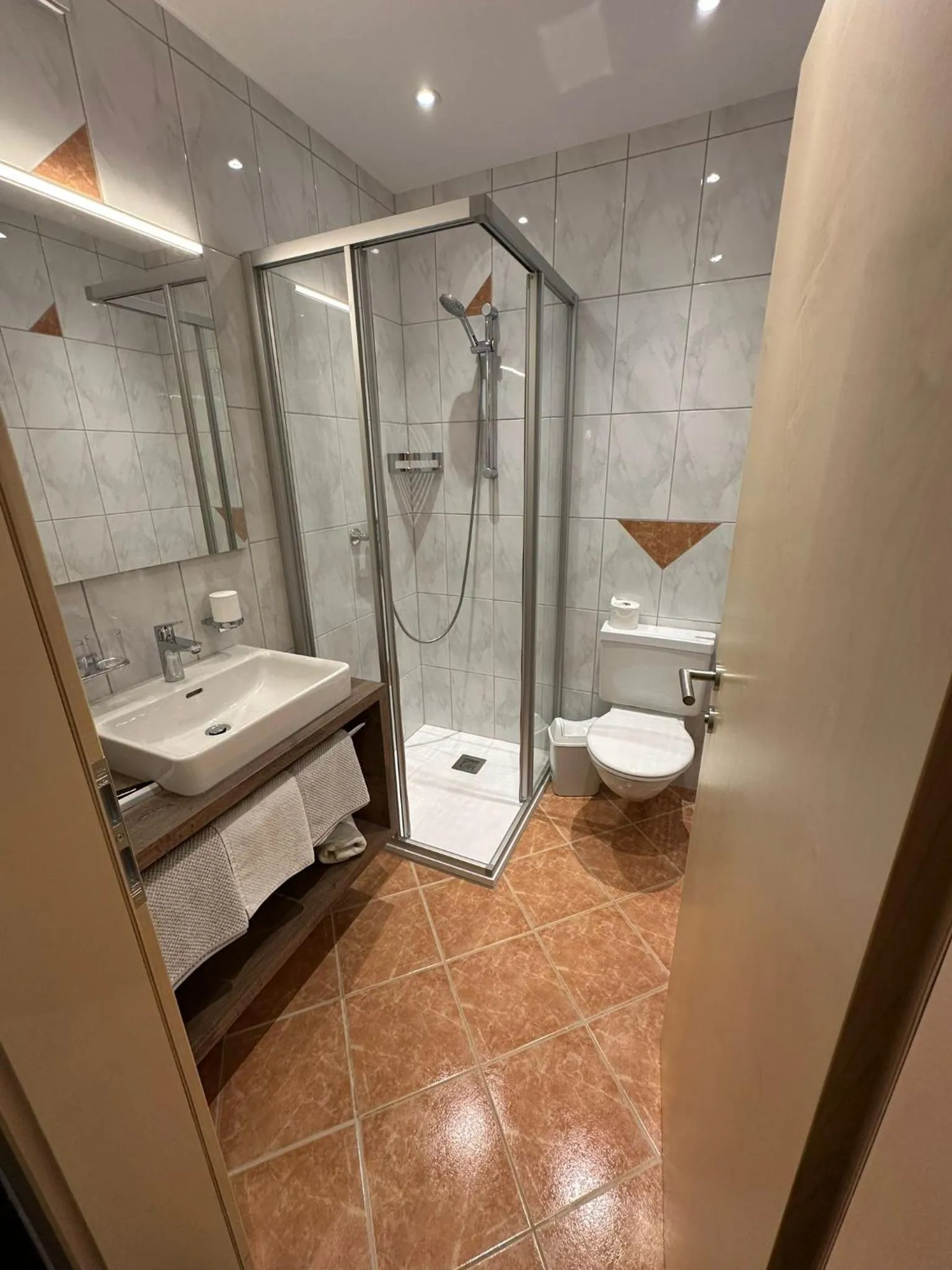 Shower in Hotel Garni Dorfblick