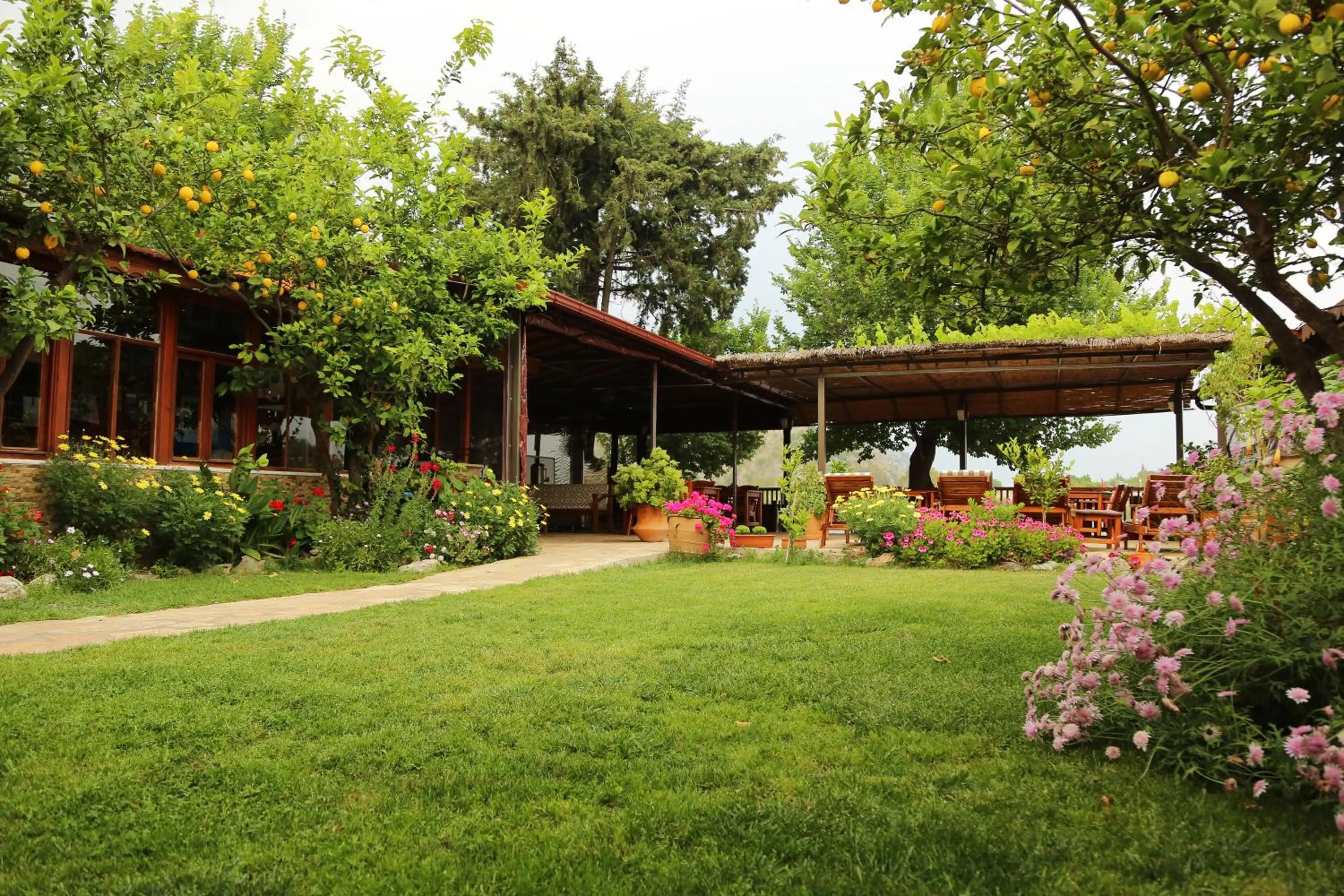 Garden in Dalyan Pension