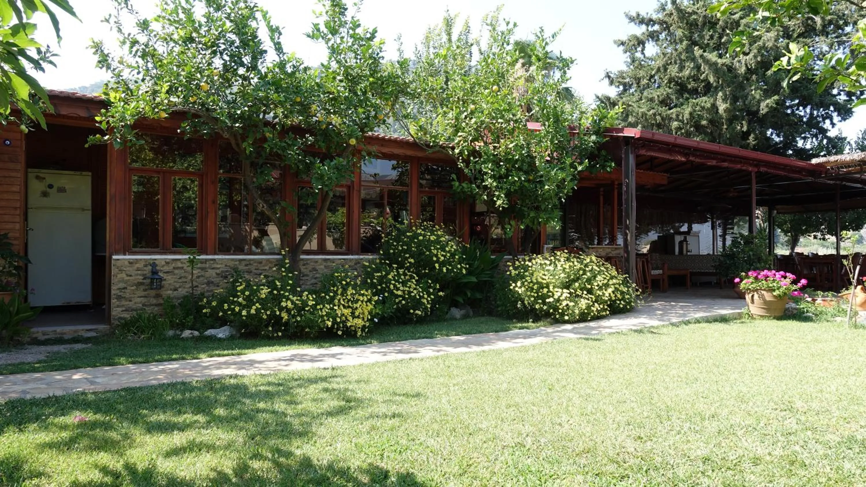 Garden in Dalyan Pension