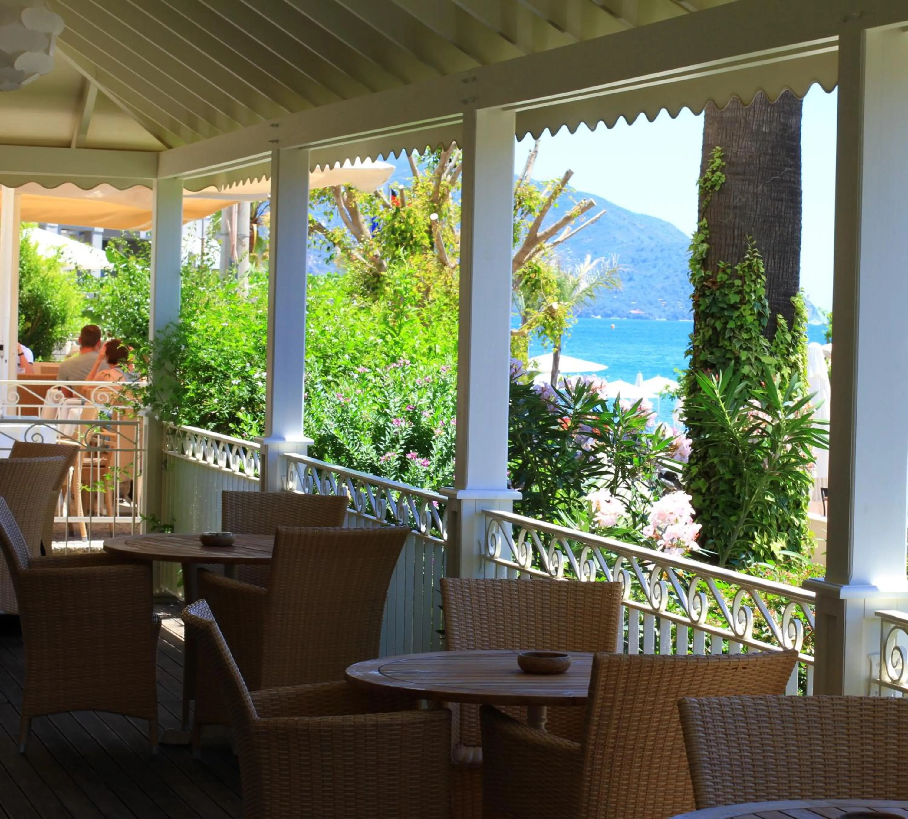 Restaurant/places to eat in Hawaii Hotel