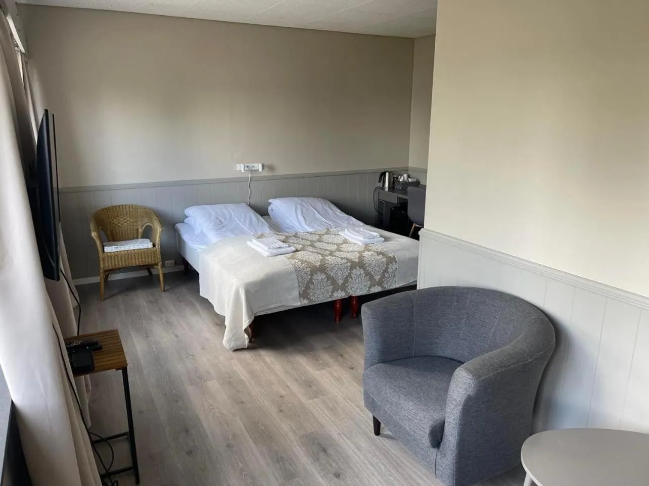 Bed in Sørreisa Hotell