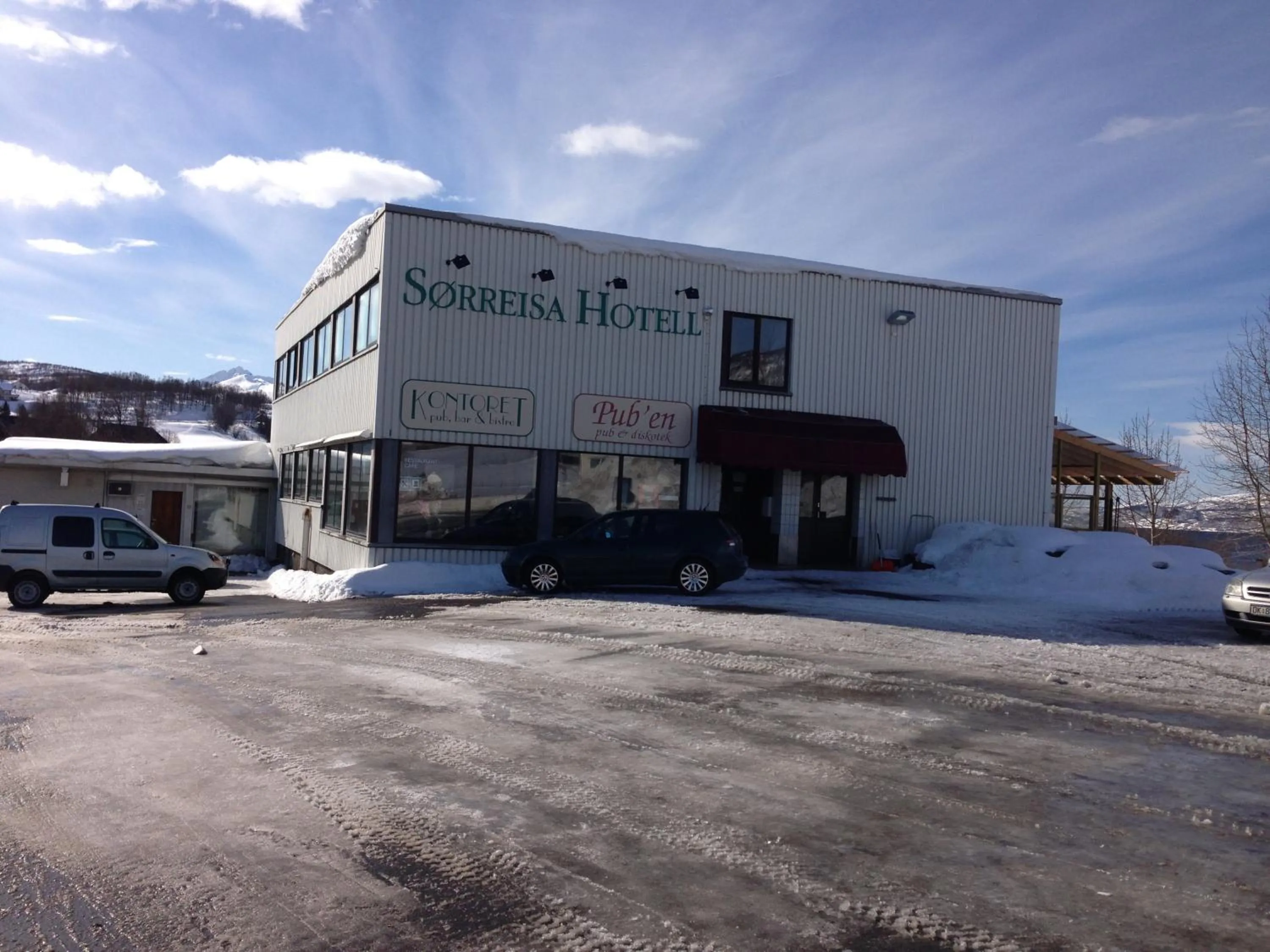Facade/entrance in Sørreisa Hotell