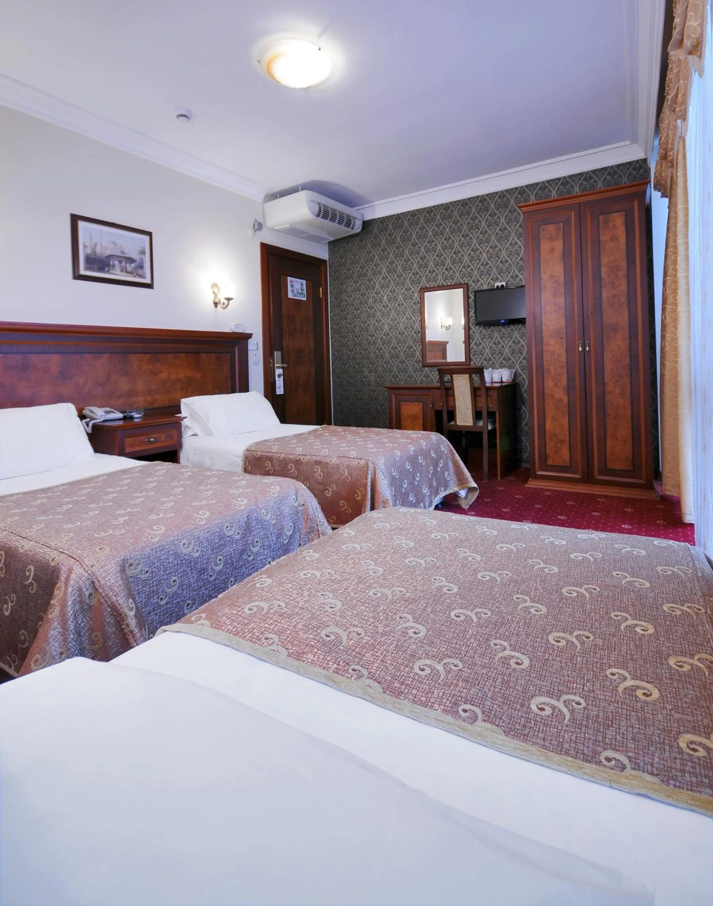 Photo of the whole room, Bed in Grand Eyuboglu Hotel